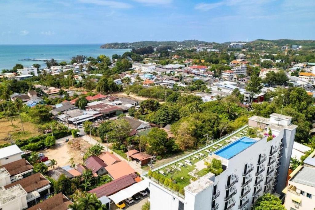 Tropical Pool View Babylon Sky M205 - *