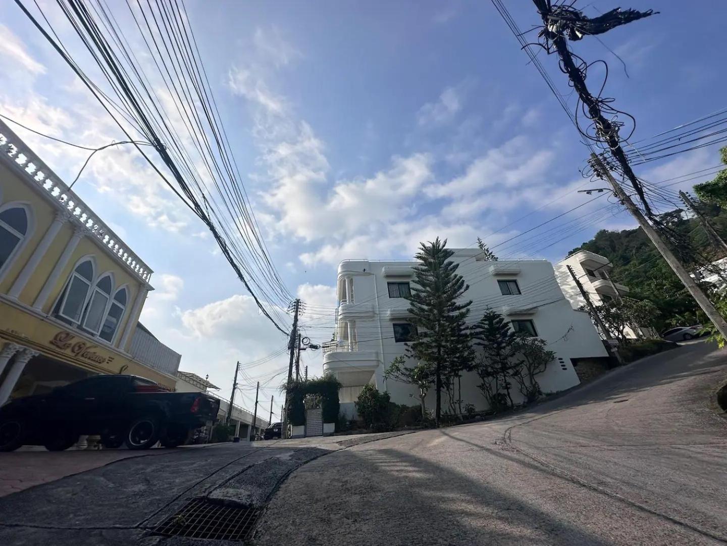 Apartment Enjoy Sunset Rainbow Alley - Wow Townhouse At Hill Patong