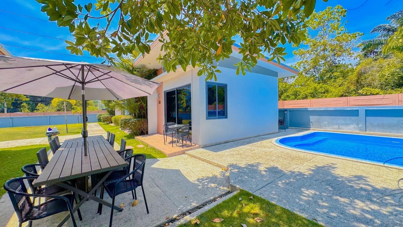 Casa de hóspedes The Memories Hill Phuket