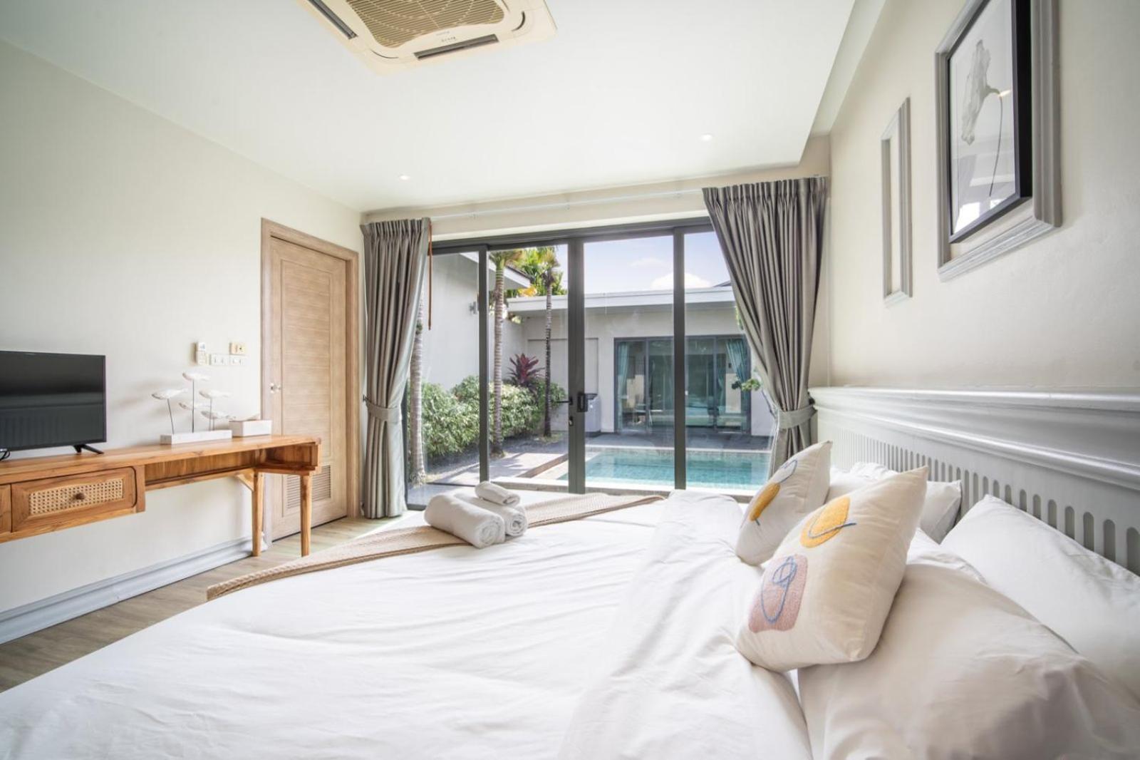 Tropical 4 Bedroom Pool Villa Thalang