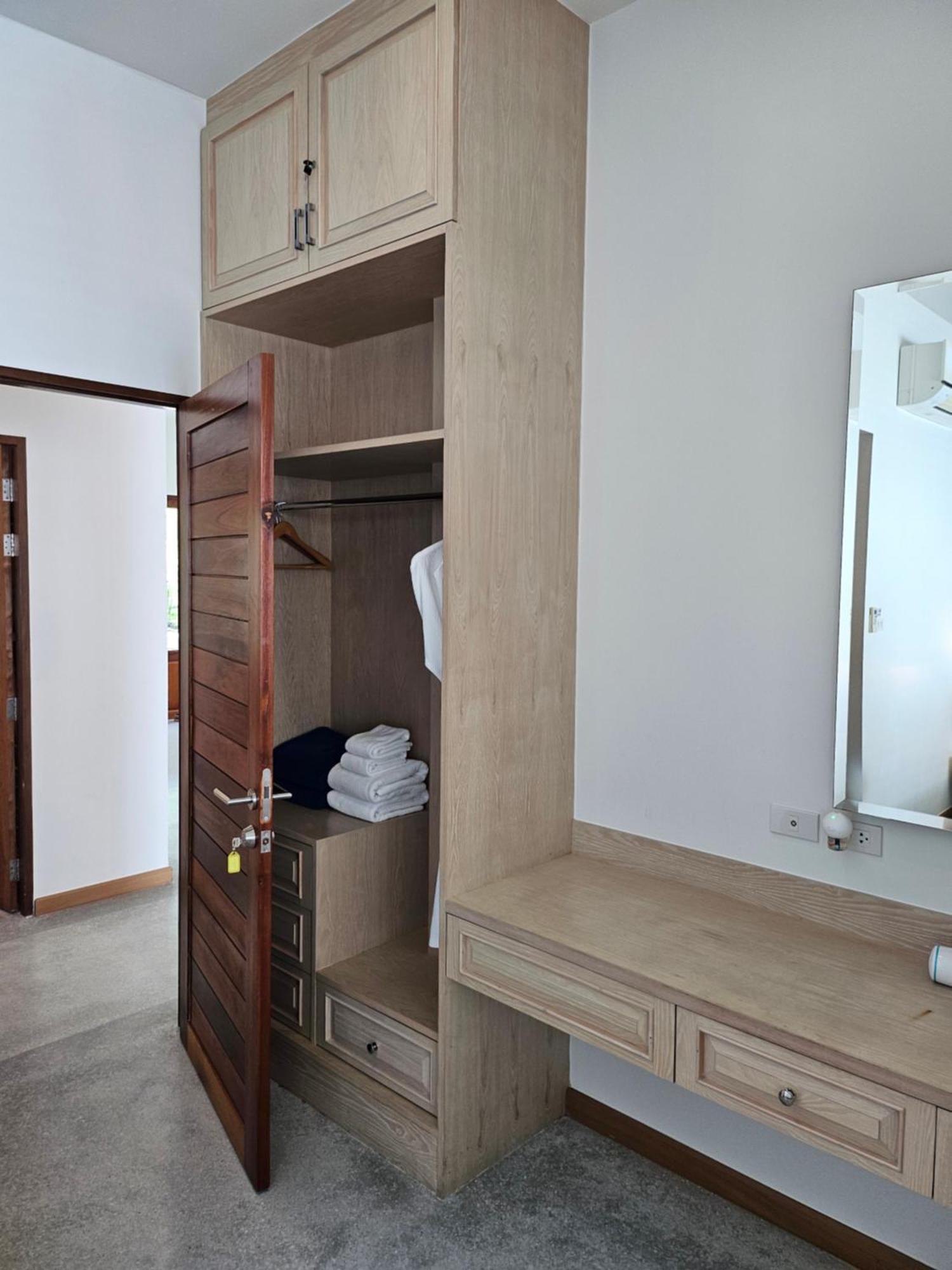 Dominika, 1 Bed With Private Pool & Jacuzzi Apartment