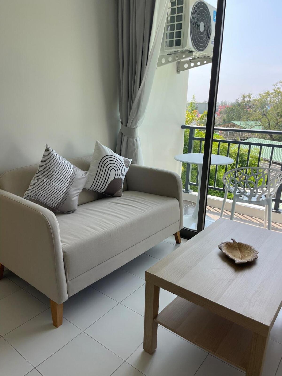 One-Bedroom Apartments With Kitchen Apartment *
