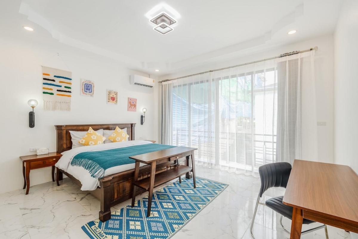 Freshly Renovated 4 Bed Pool Great Location Villa