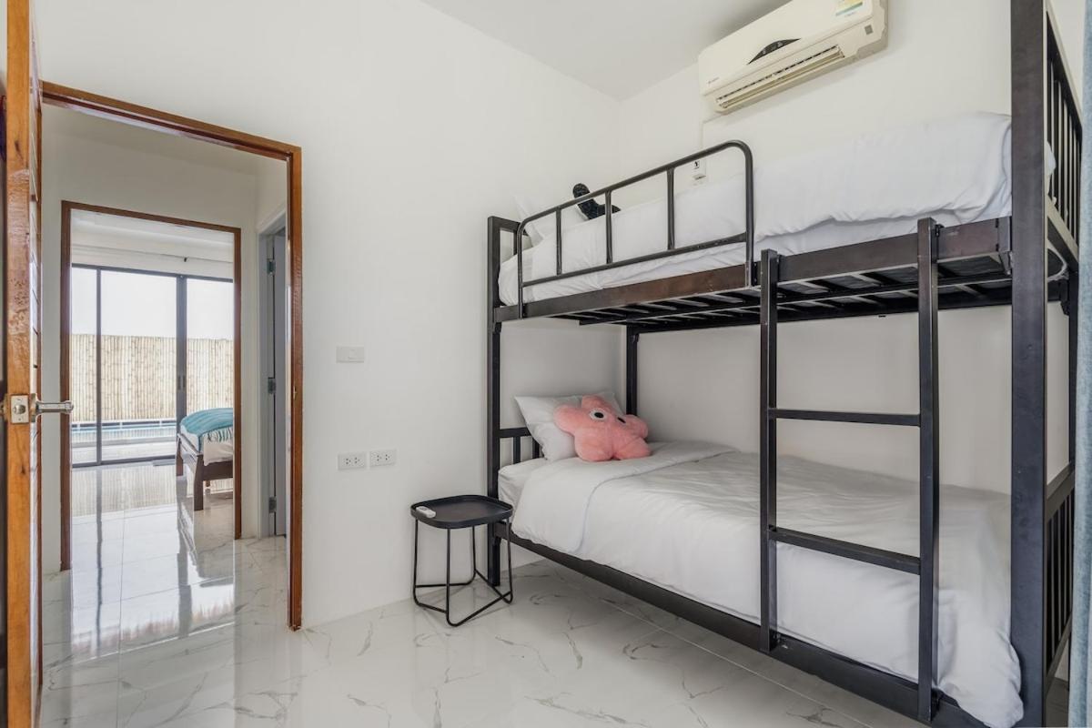 Villa Freshly Renovated 4 Bed Pool Great Location *