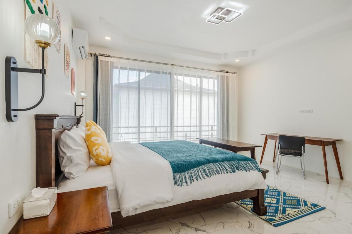 Freshly Renovated 4 Bed Pool Great Location
