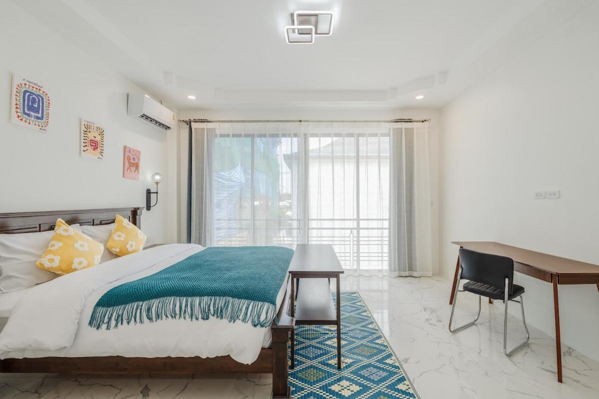 Freshly Renovated 4 Bed Pool Great Location