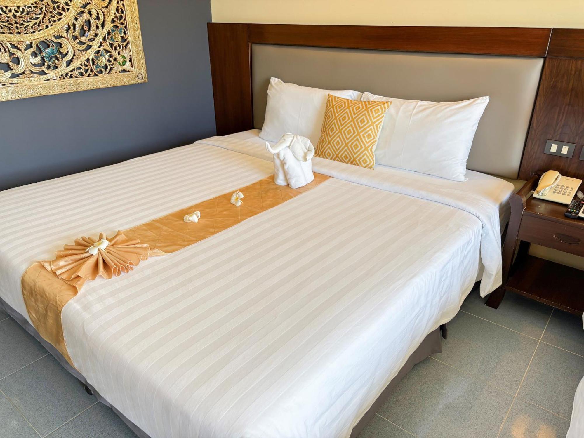 Blue Grand And In Chalong Phuket By Dayuu 5* Ban Saiyuan