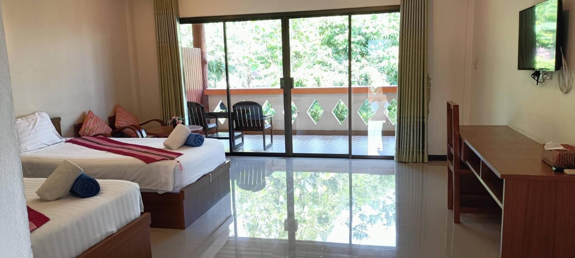 Oya International Phuket 4*