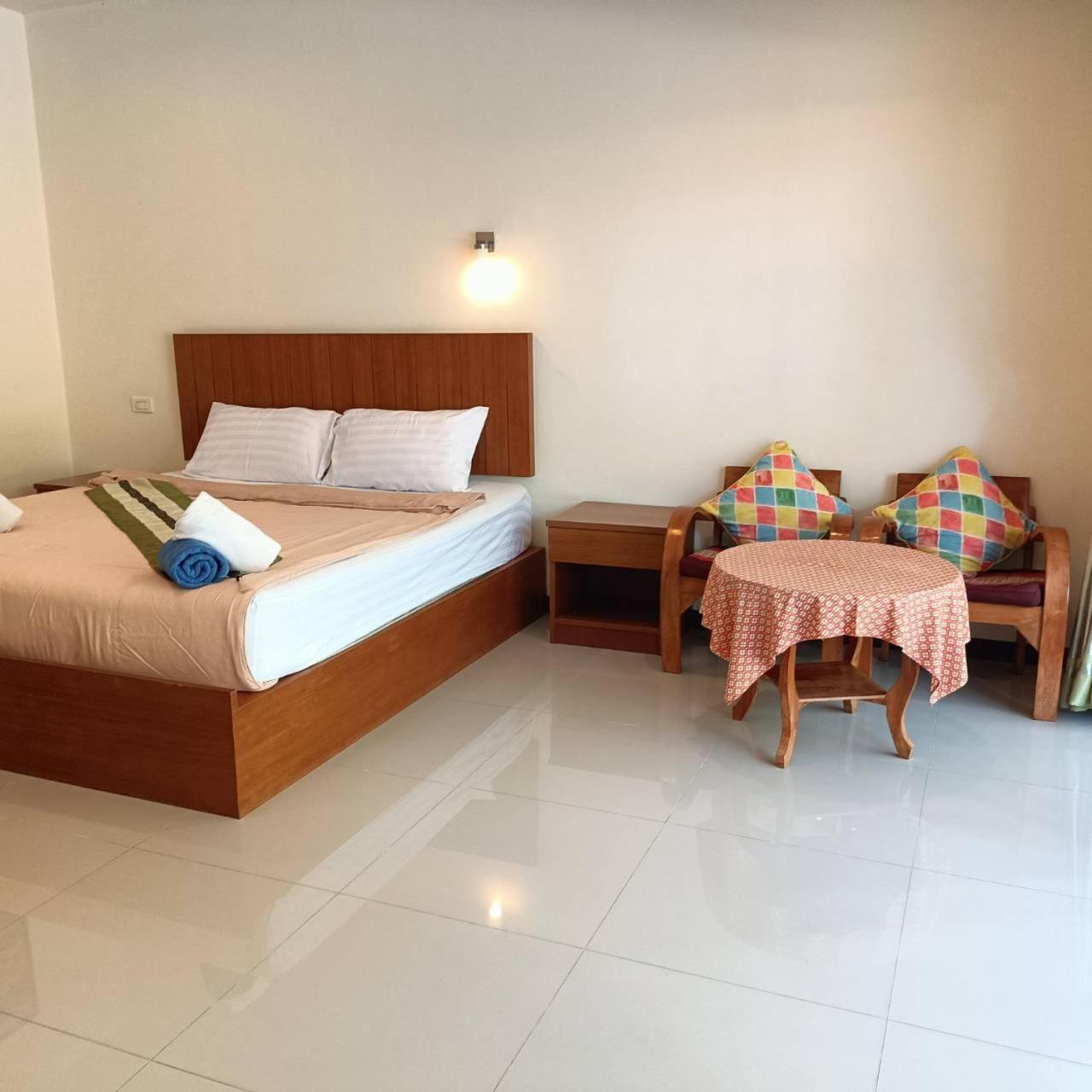 Oya International Phuket Hotel