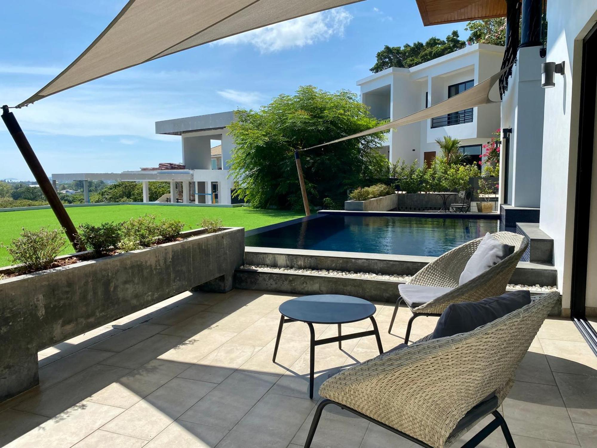 Apartment Infinity Pool At Viewpoint
