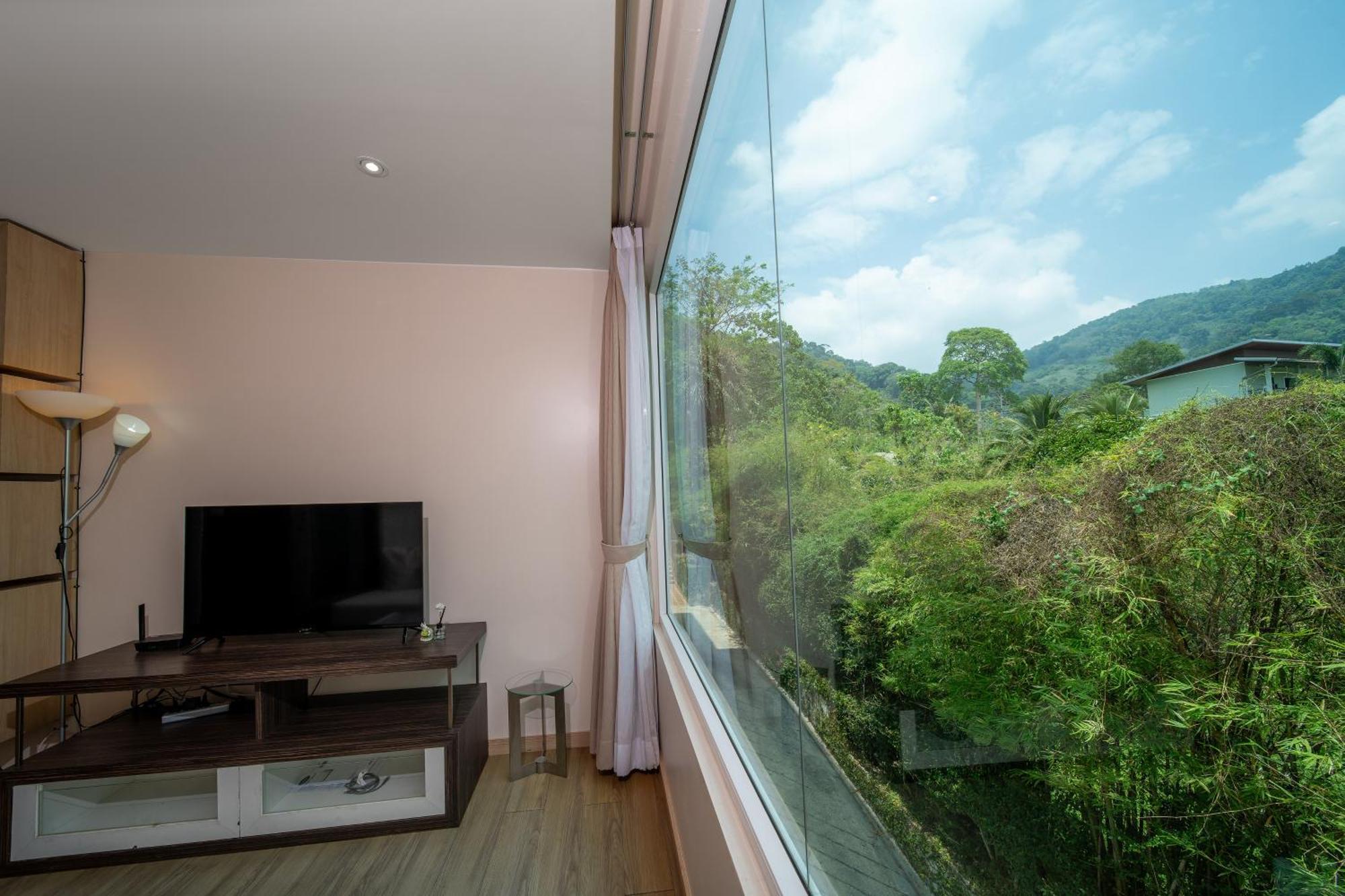 A New Experience Of Private Vacation And Work In Apartment Patong