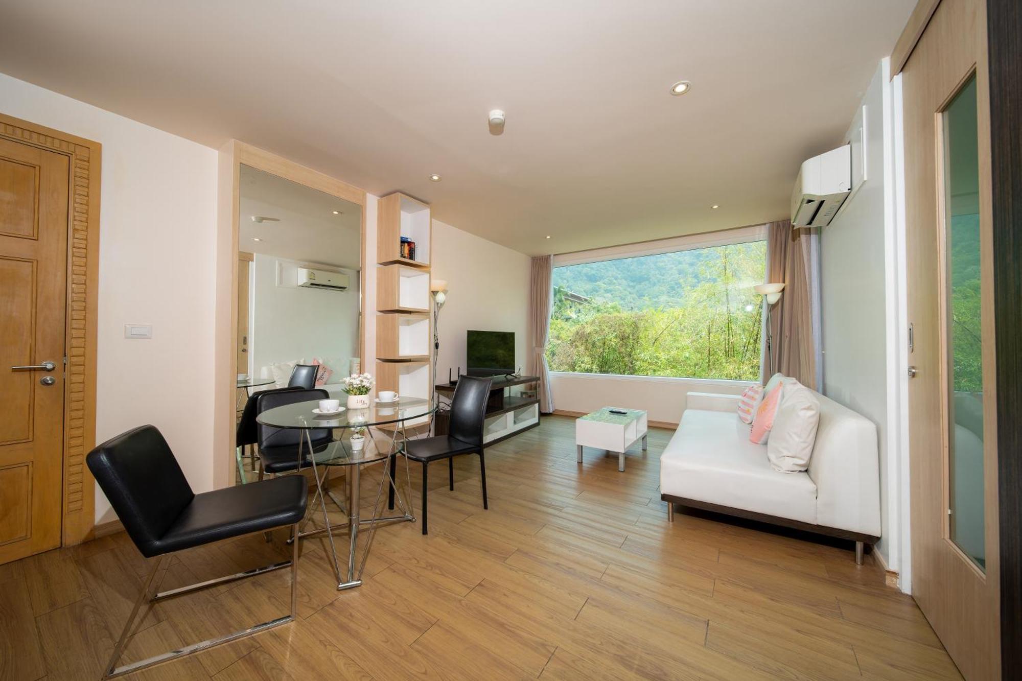 A New Experience Of Private Vacation And Work In Apartment Patong
