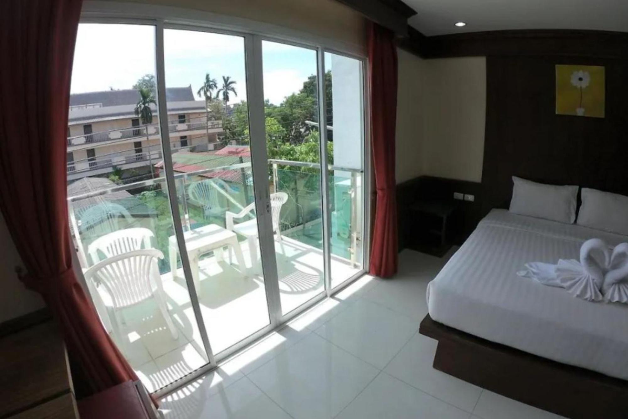 Hostel Ebs Phuket Ban Karon