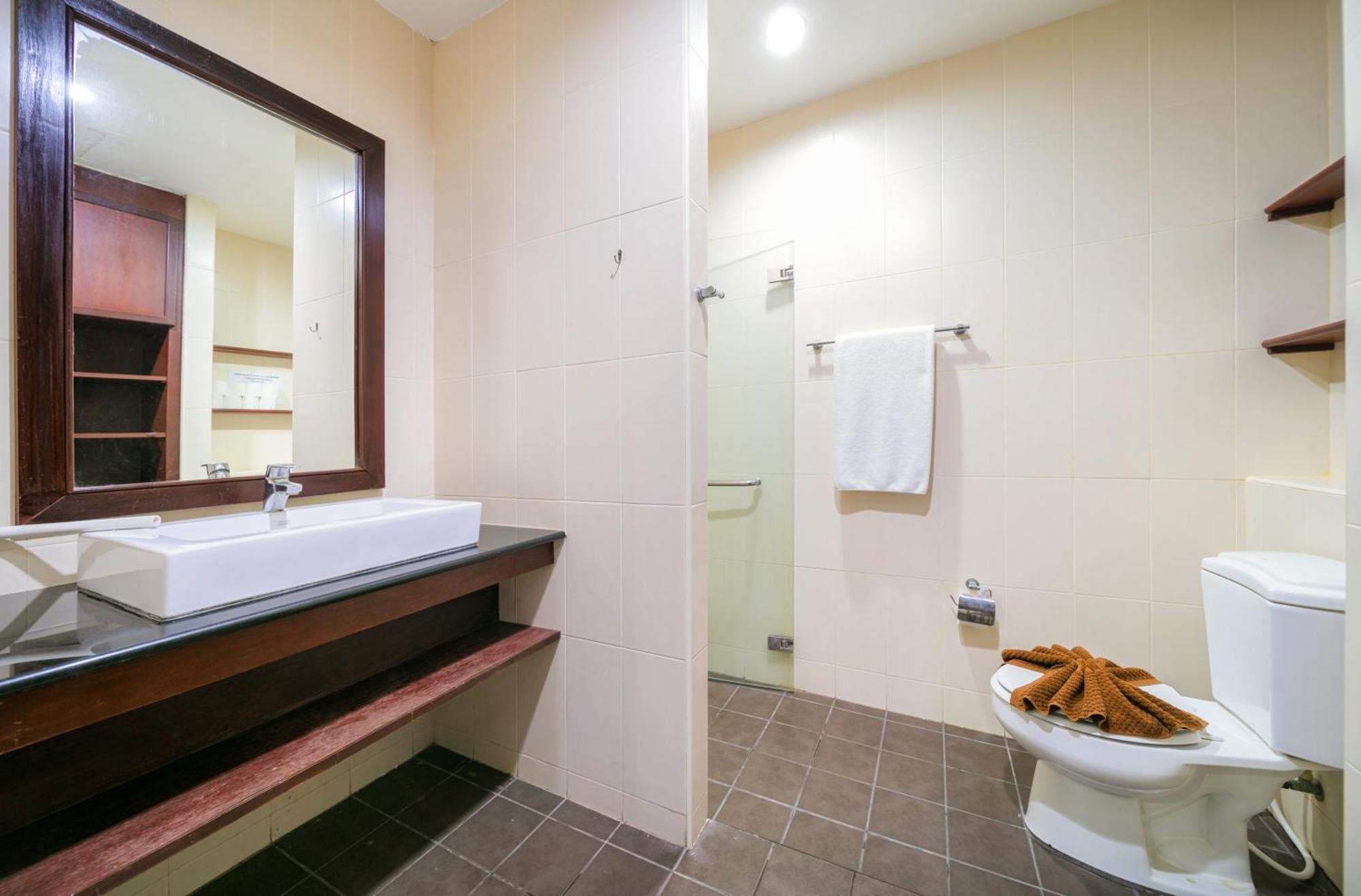 Hostel Ebs Phuket Ban Karon