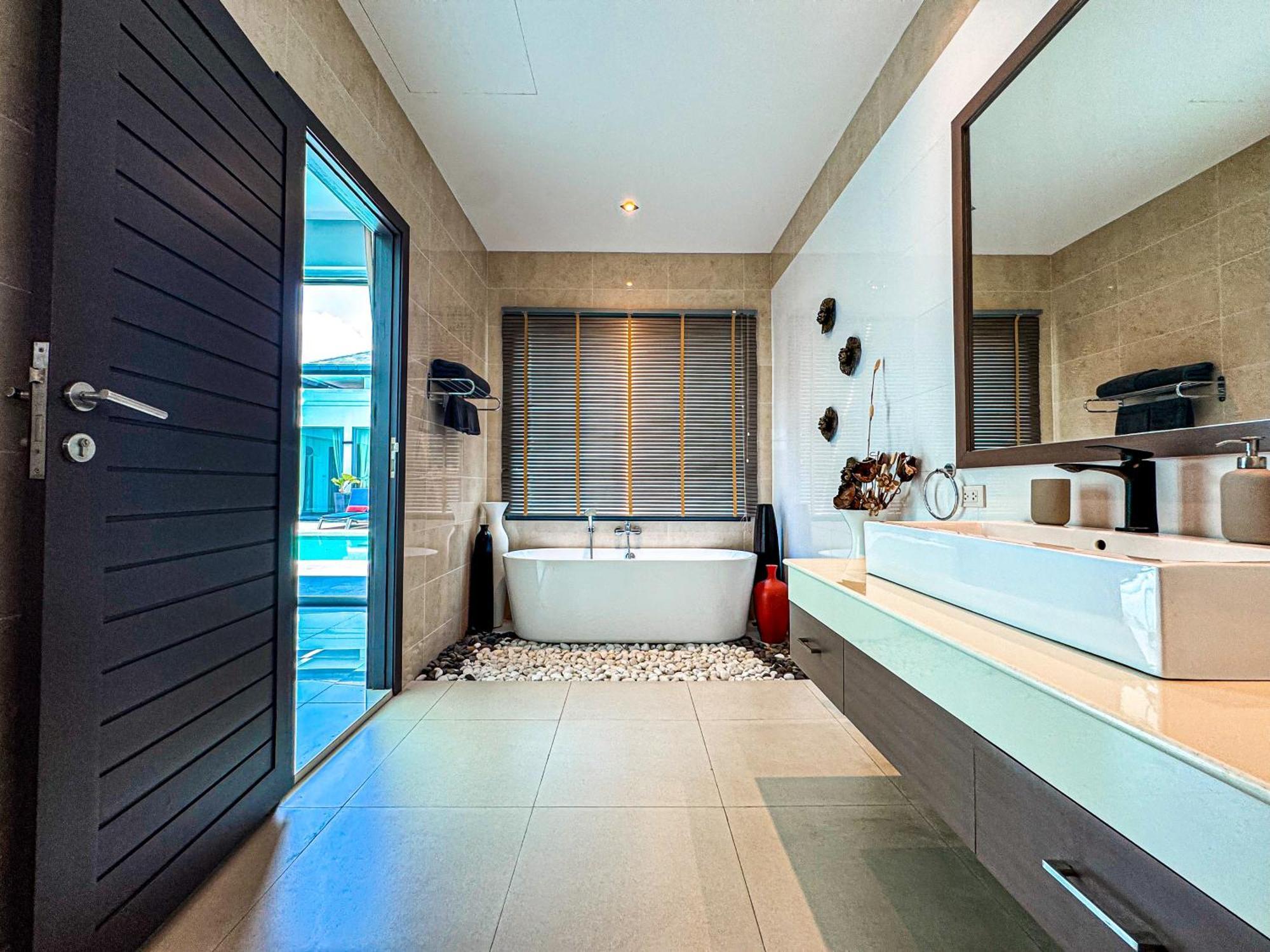Villa Destiny - Luxury Near Nai Harn *