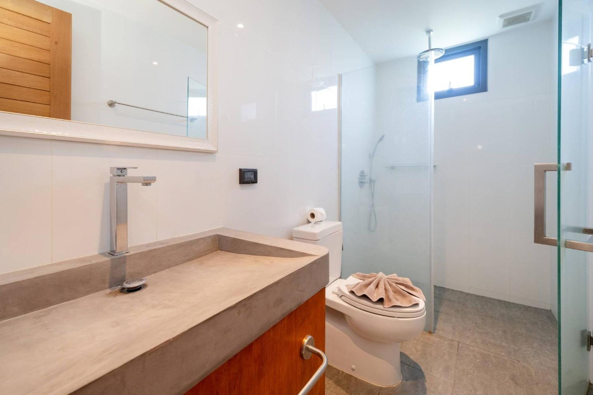 Villa New & Modern, Loft Style 4br Sunset Garden 3, 12m Salt Pool, Just 10min Drive Naiharn *