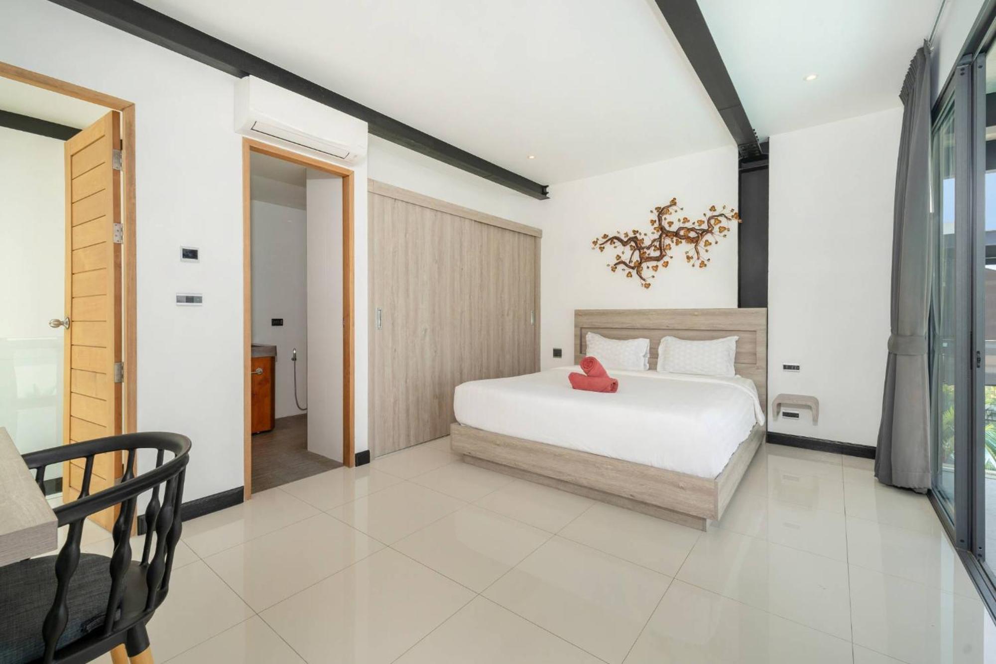 New & Modern, Loft Style 4br Sunset Garden 3, 12m Salt Pool, Just 10min Drive Naiharn Villa *