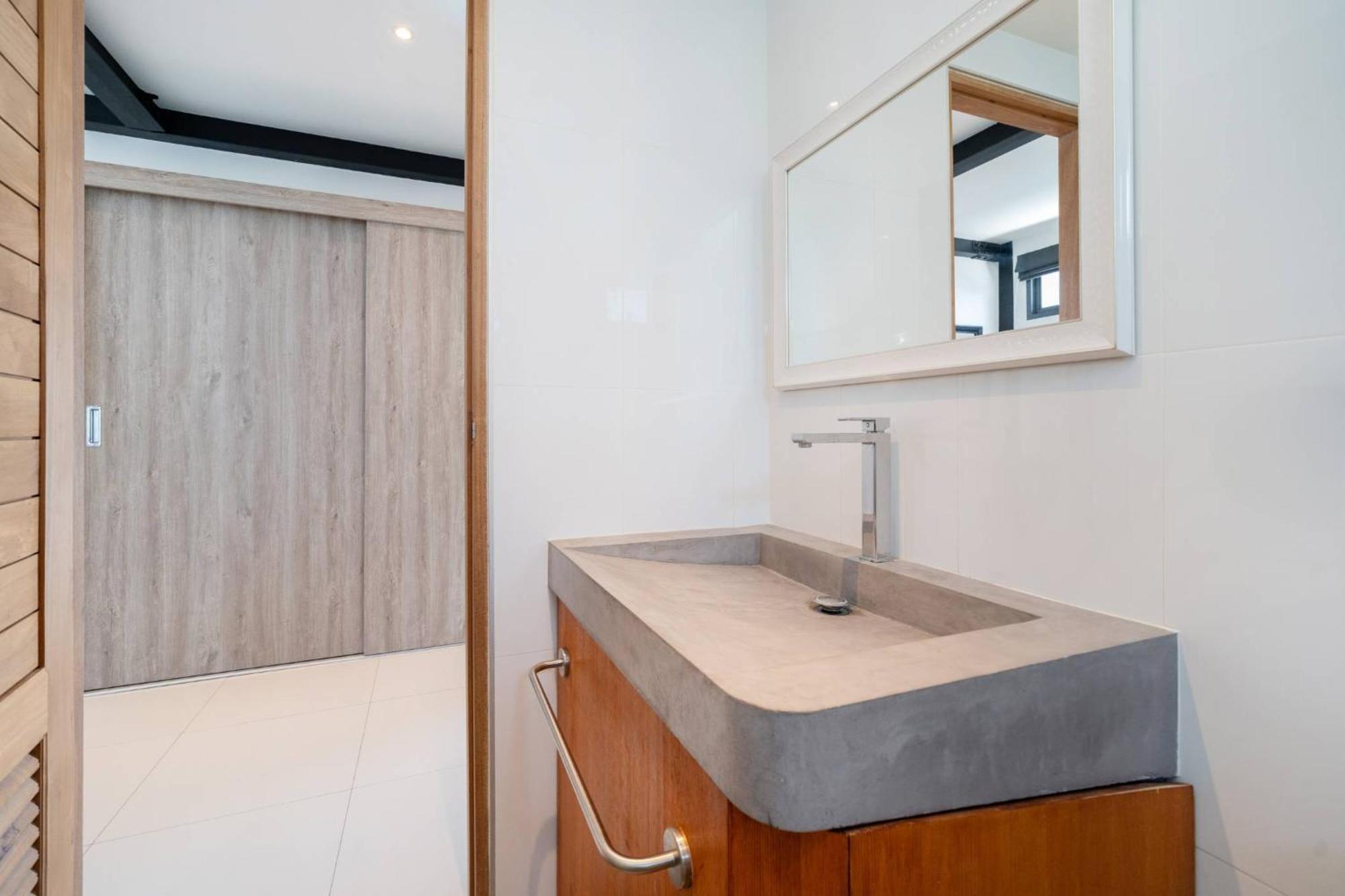 Villa New & Modern, Loft Style 4br Sunset Garden 3, 12m Salt Pool, Just 10min Drive Naiharn Ban Saiyuan