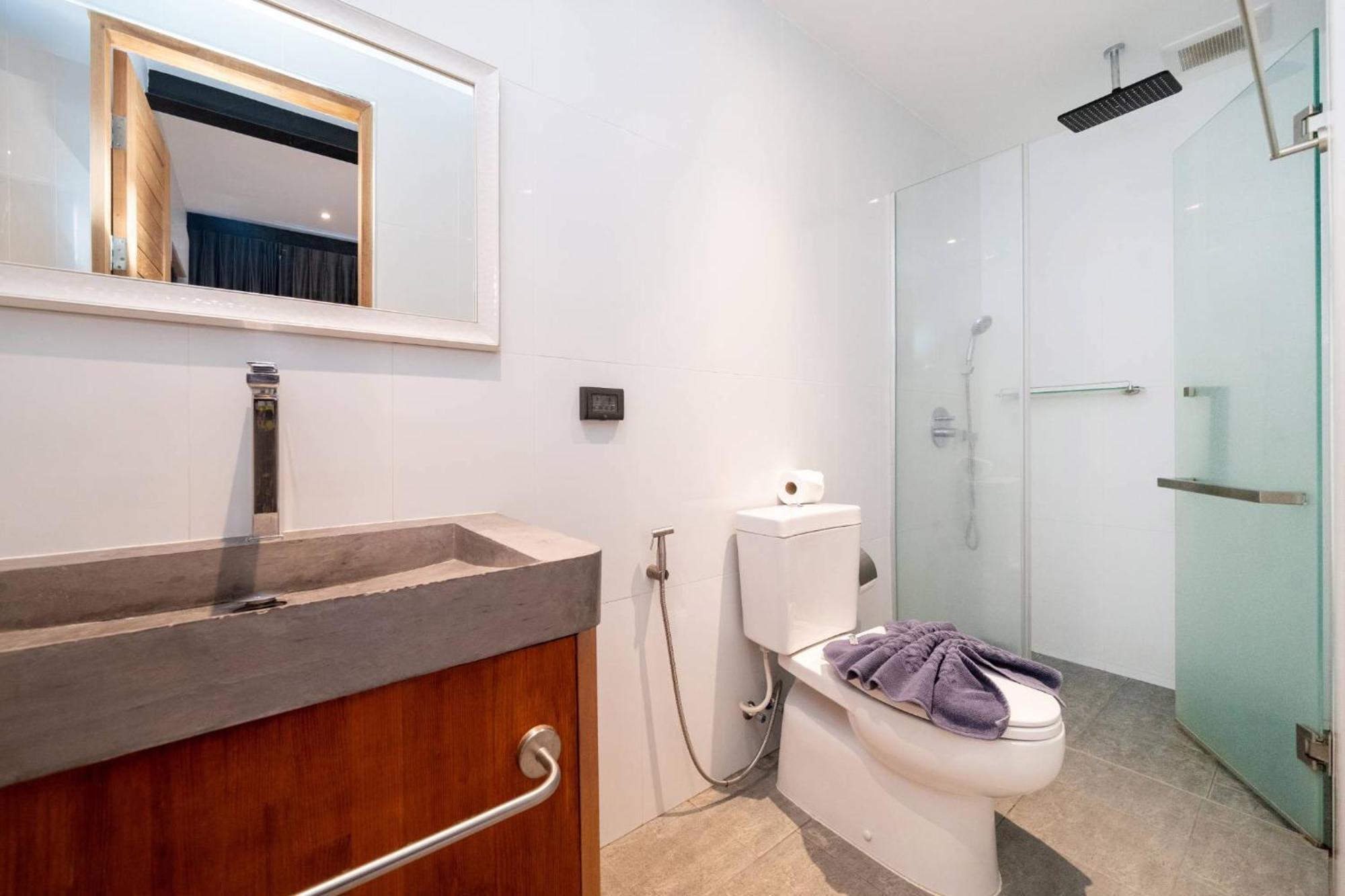 New & Modern, Loft Style 4br Sunset Garden 3, 12m Salt Pool, Just 10min Drive Naiharn Ban Saiyuan