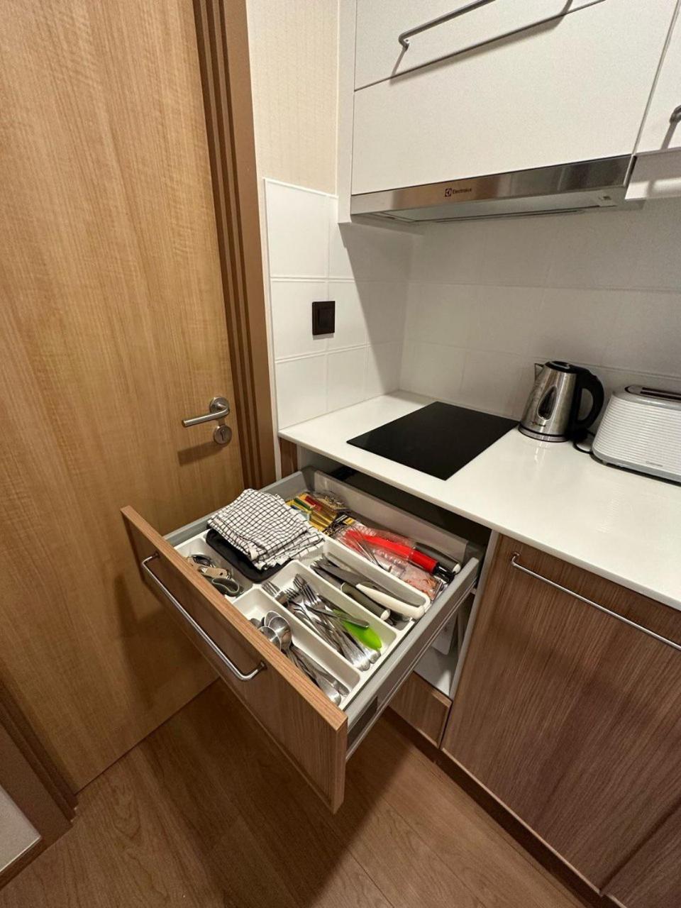 With Desk X214 By Ibg Apartment *