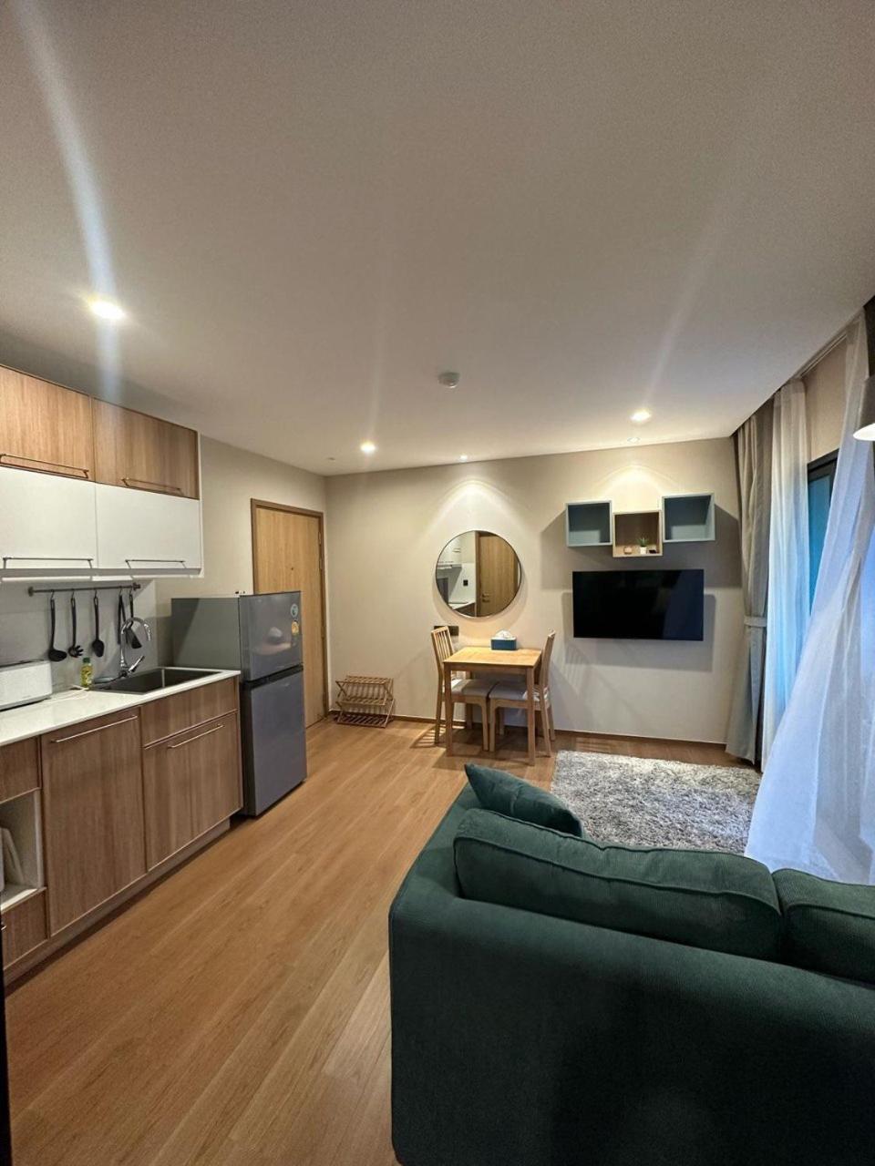 With Desk X214 By Ibg Apartment *