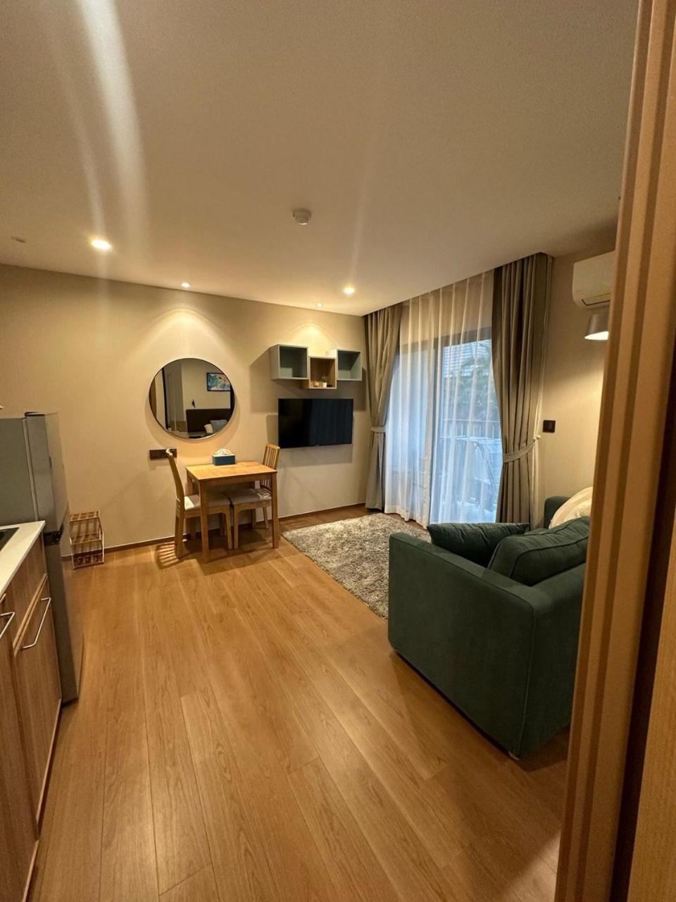 With Desk X214 By Ibg Apartment *