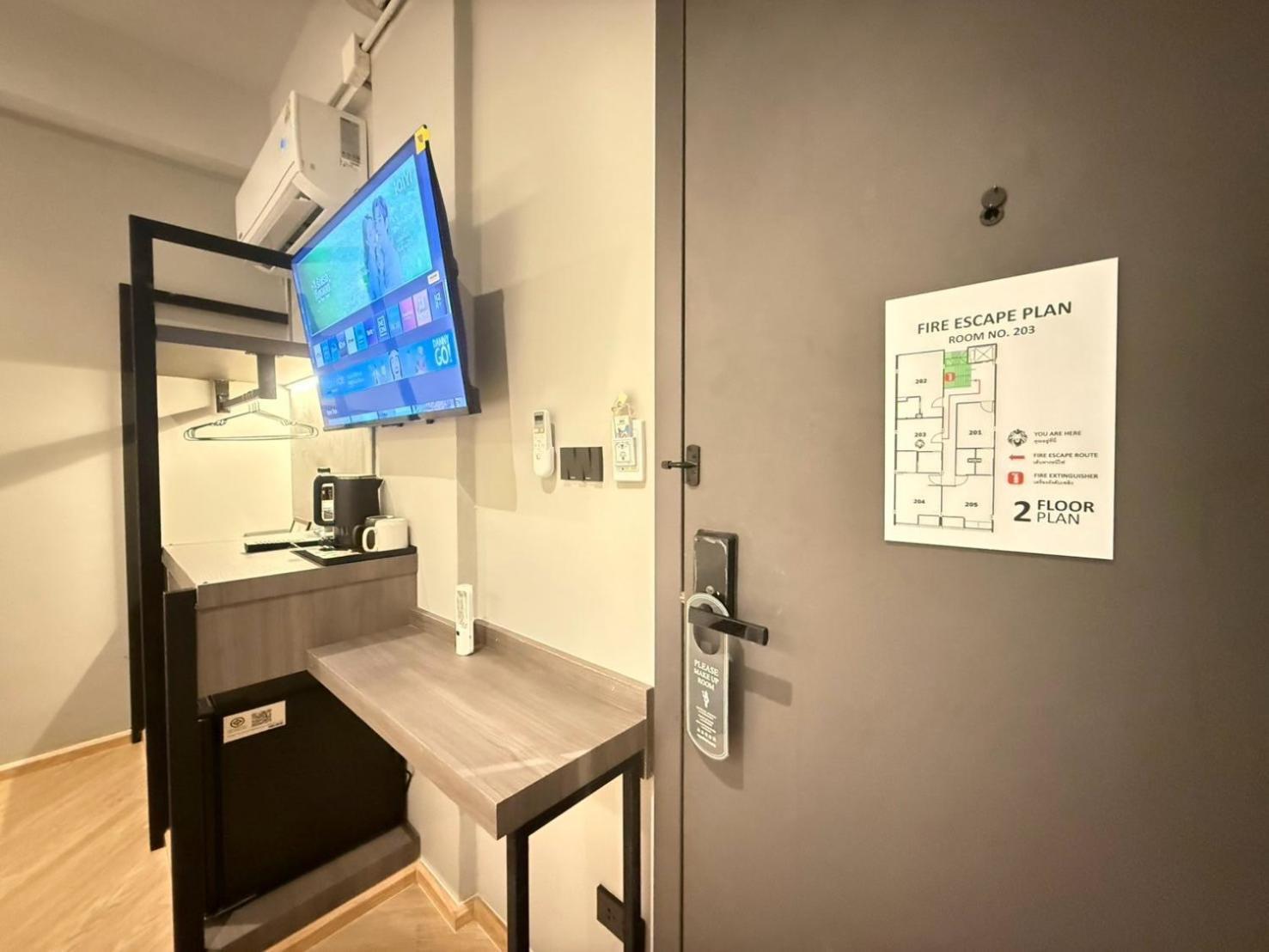 Leon's Loft House Hostel *