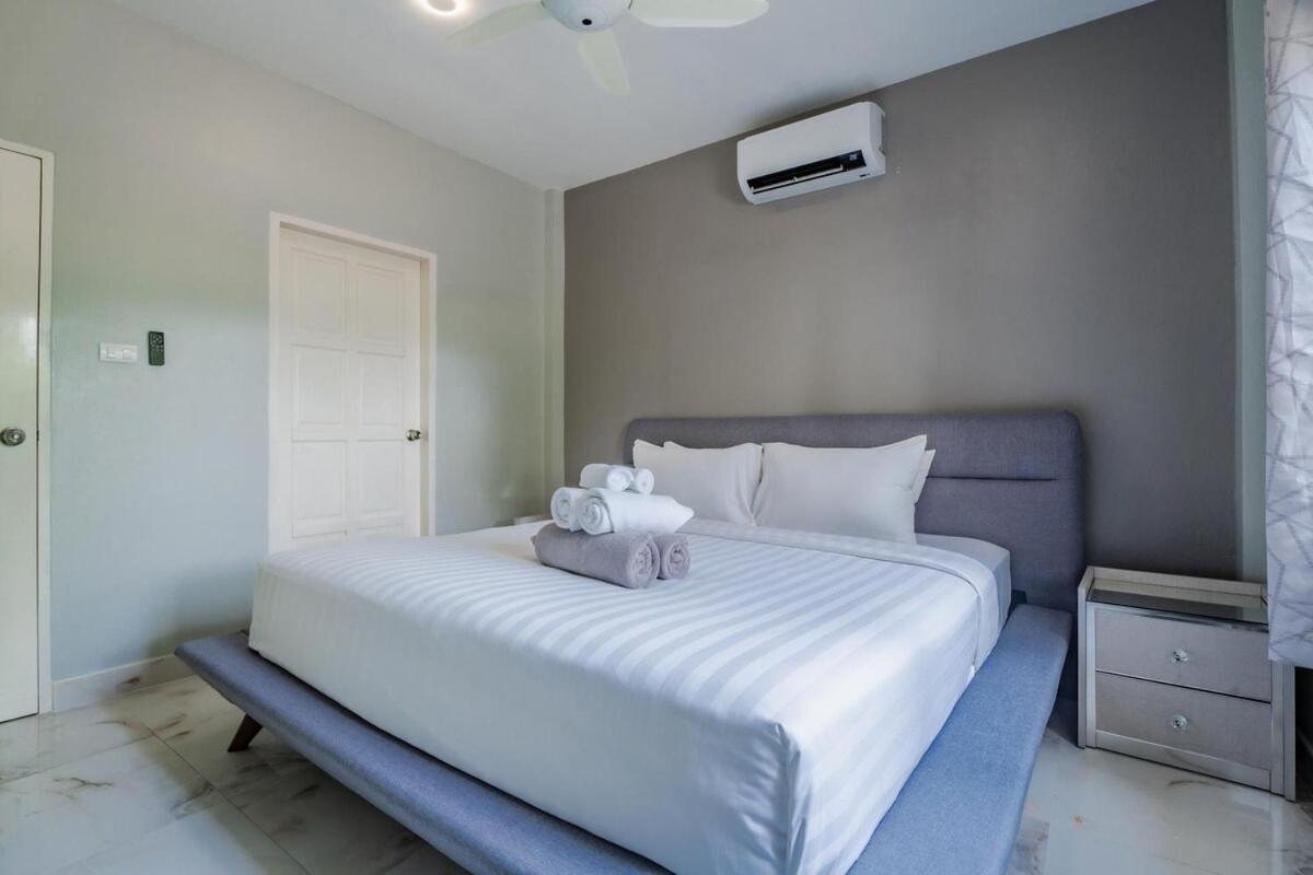 Flora 2 Bedroom House,near Naiharn - Rawai *
