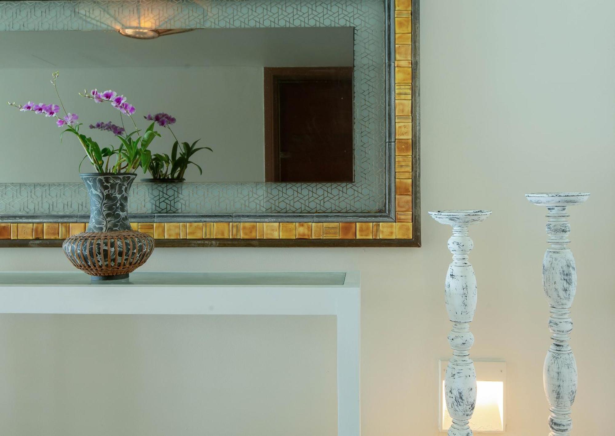 Laemsingh 2 Oceanfront Fully Serviced Surin Beach (Phuket)