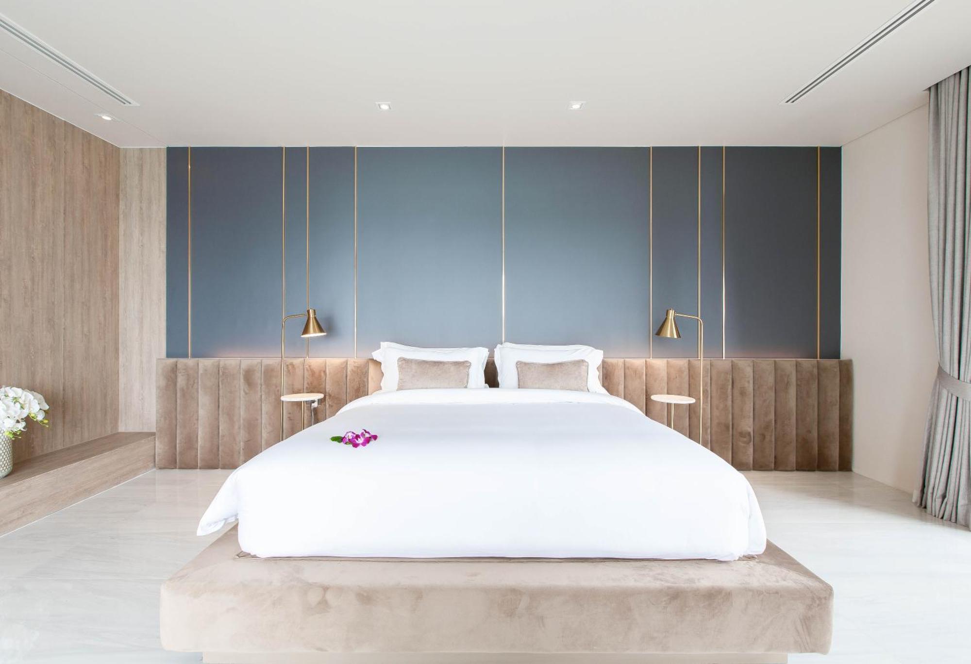 Laemsingh 2 Oceanfront Fully Serviced Surin Beach (Phuket)