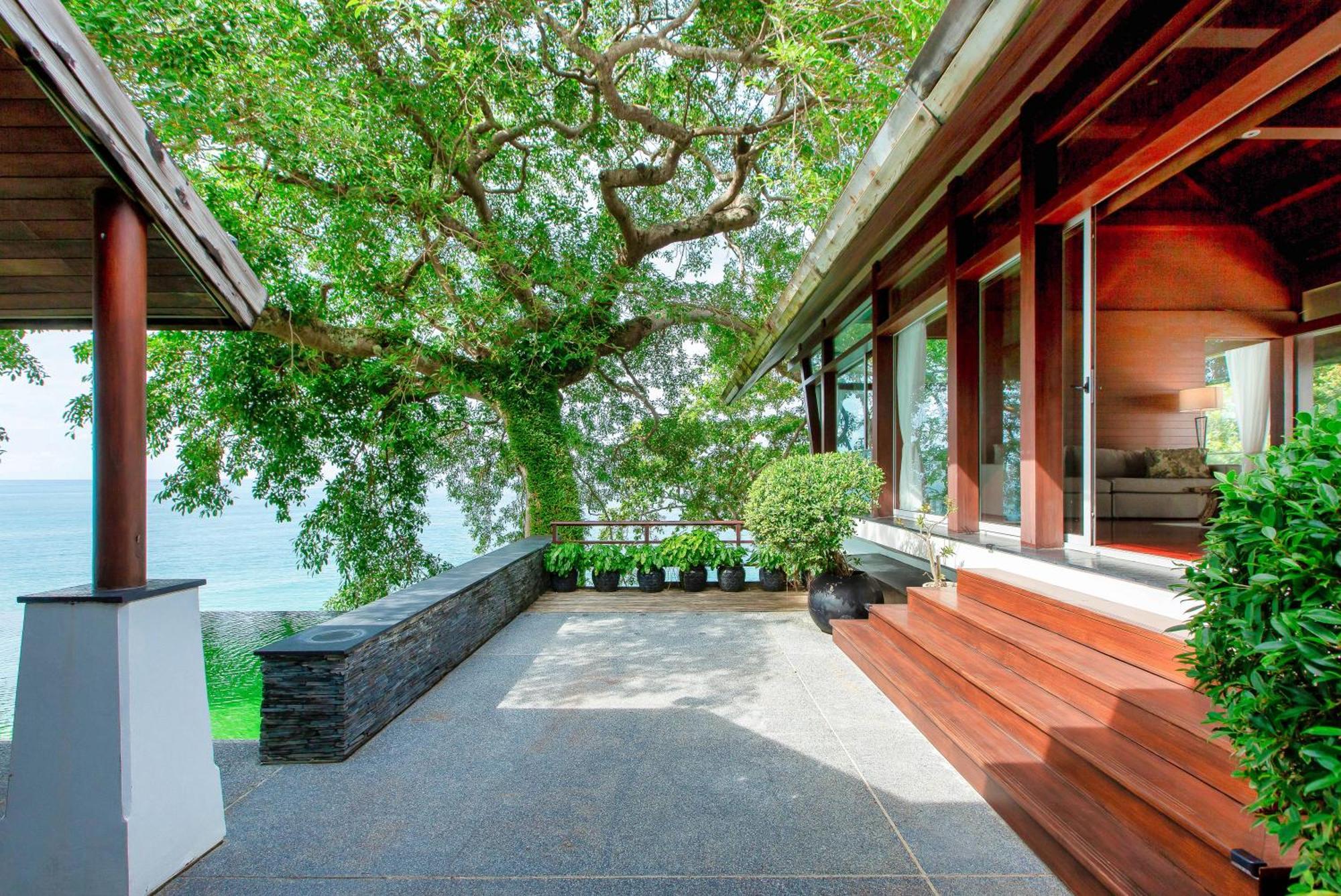 Laemsingh 2 Oceanfront Fully Serviced Surin Beach (Phuket)