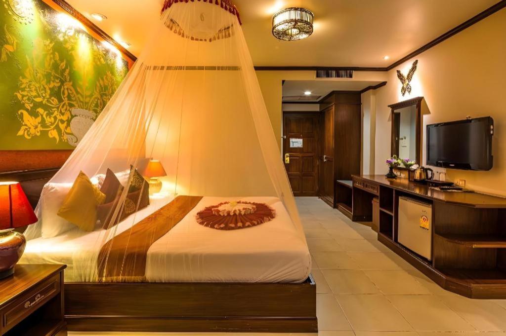 Tanawan Phuket 3*
