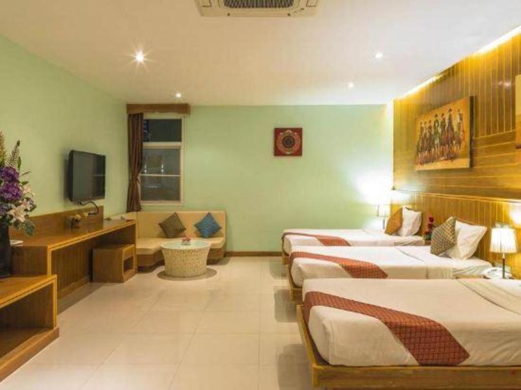 Azure Phuket Hotel 3*