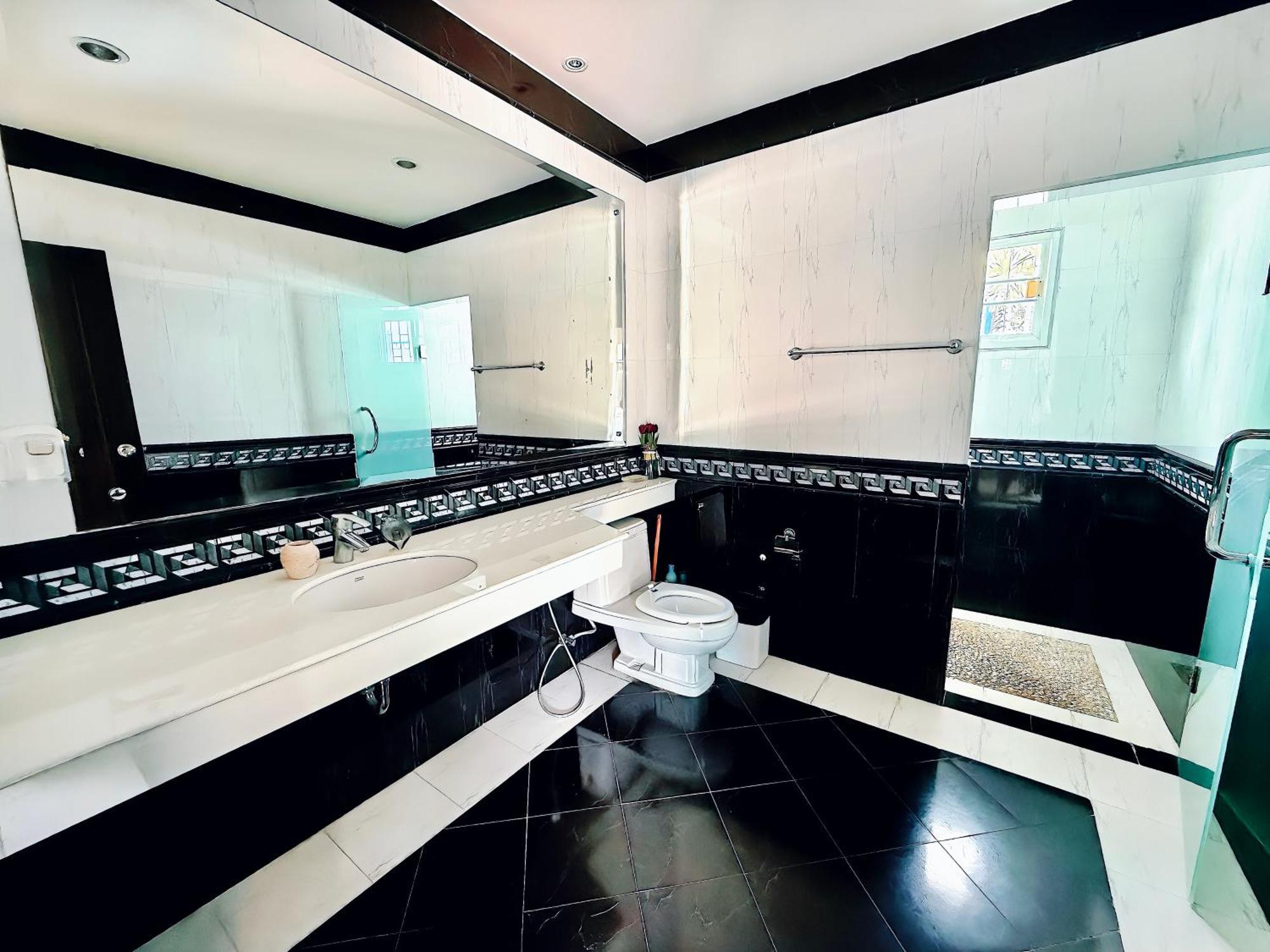 Chuan Pool Phuket Villa *