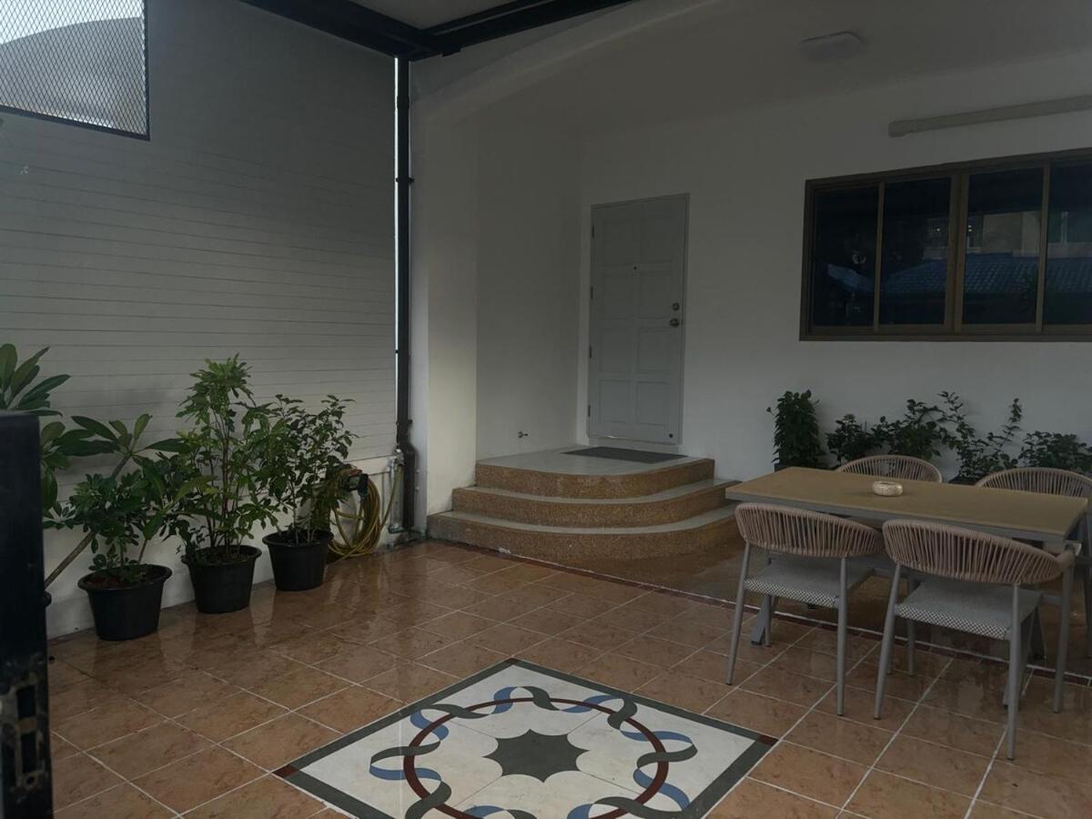 2 Bed Townhouse, Location, *