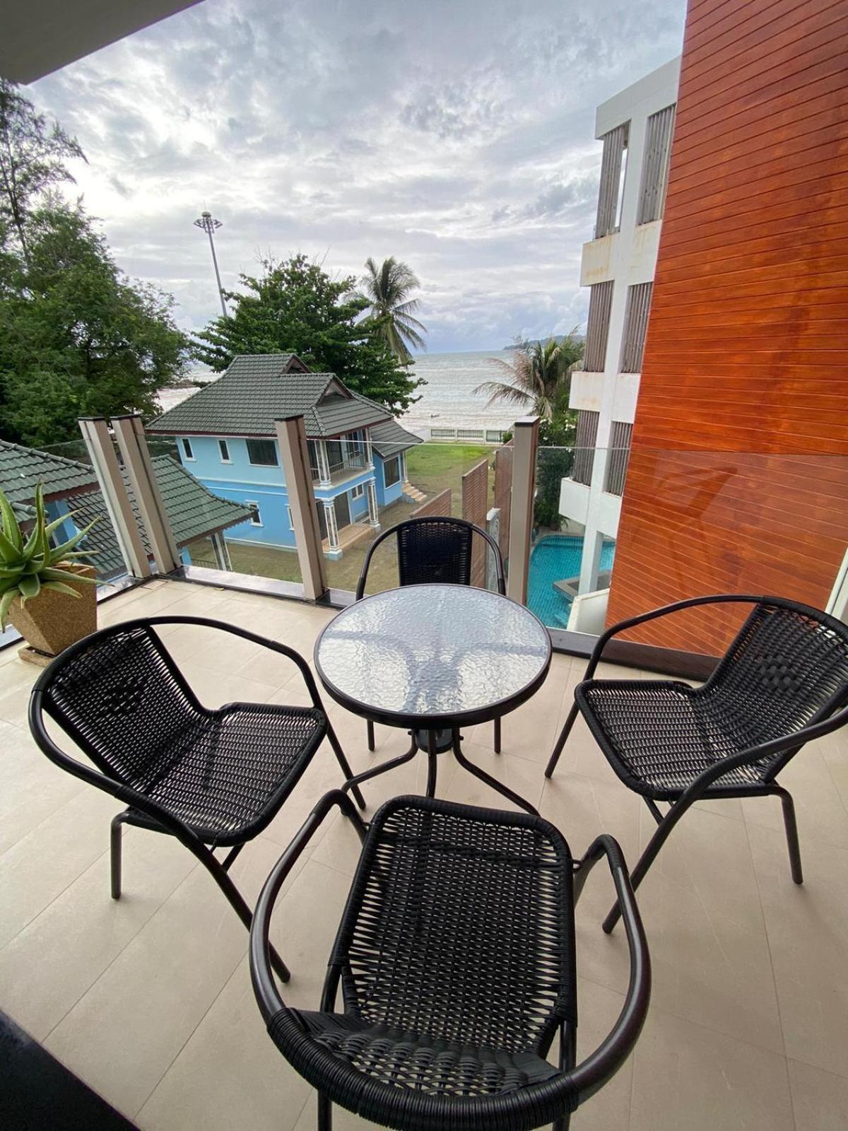 Beachfront Apartment Ban Lum Fuang