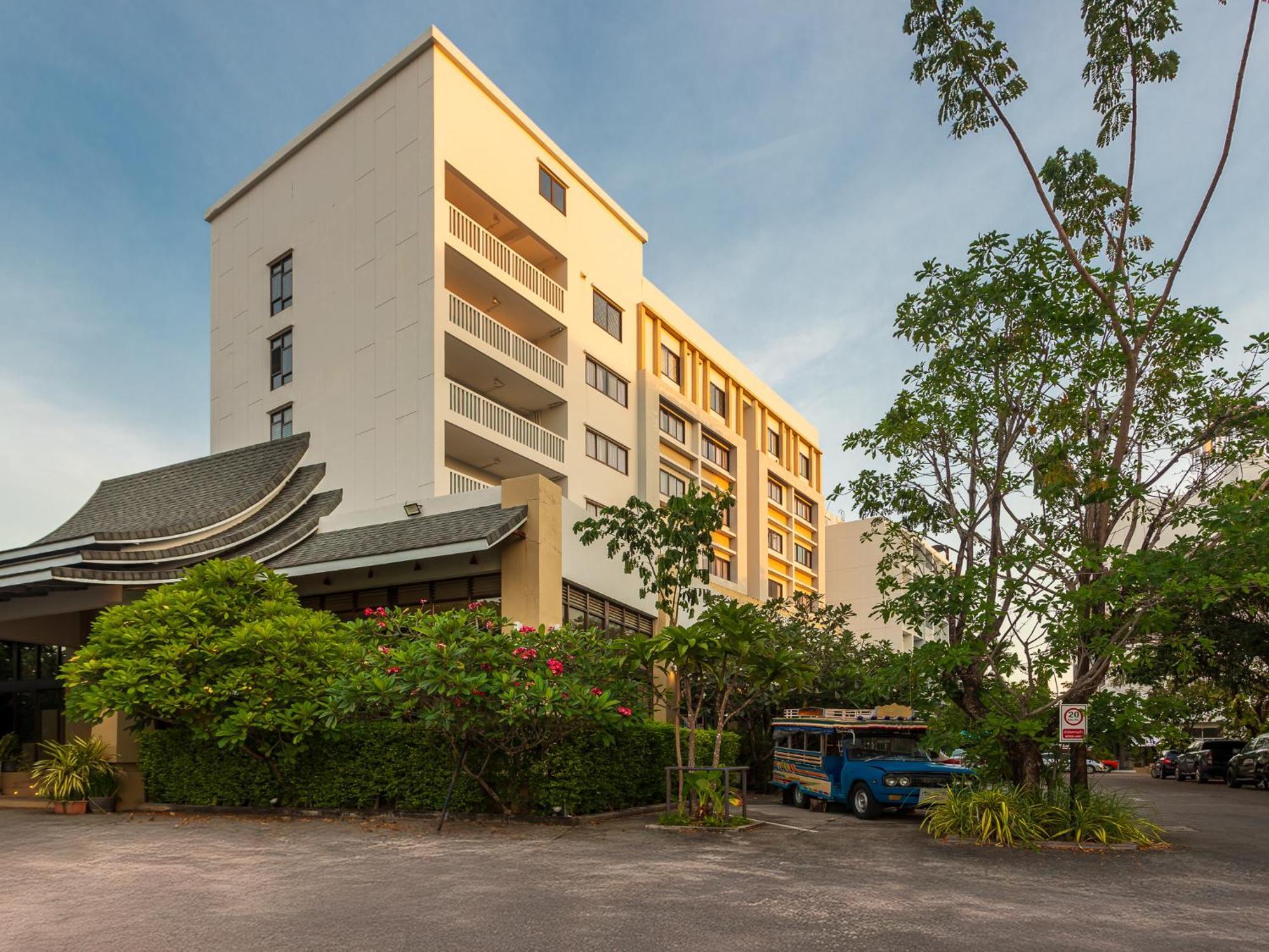 Hotel Recenta Suanluang 4*