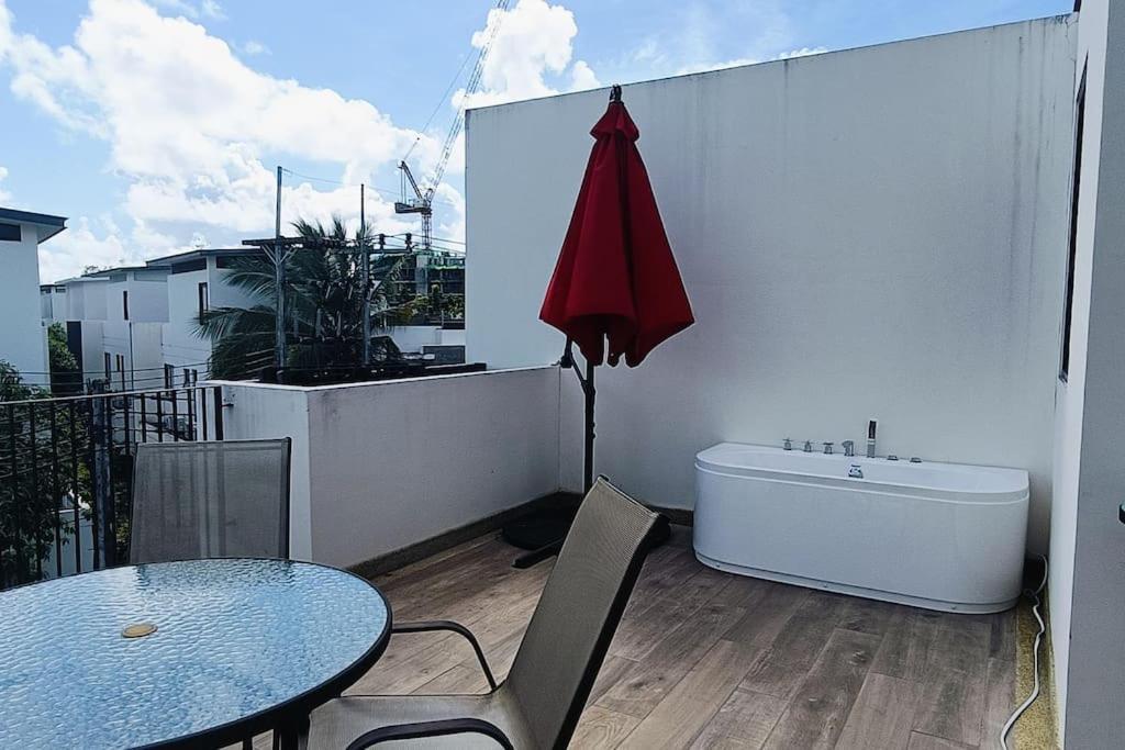 Bangtao 600m Laguna 3bdr 3,5bath With Jacuzzi And Bbq Up To 8 Guests 5 Nights Free Taxi Holiday home *