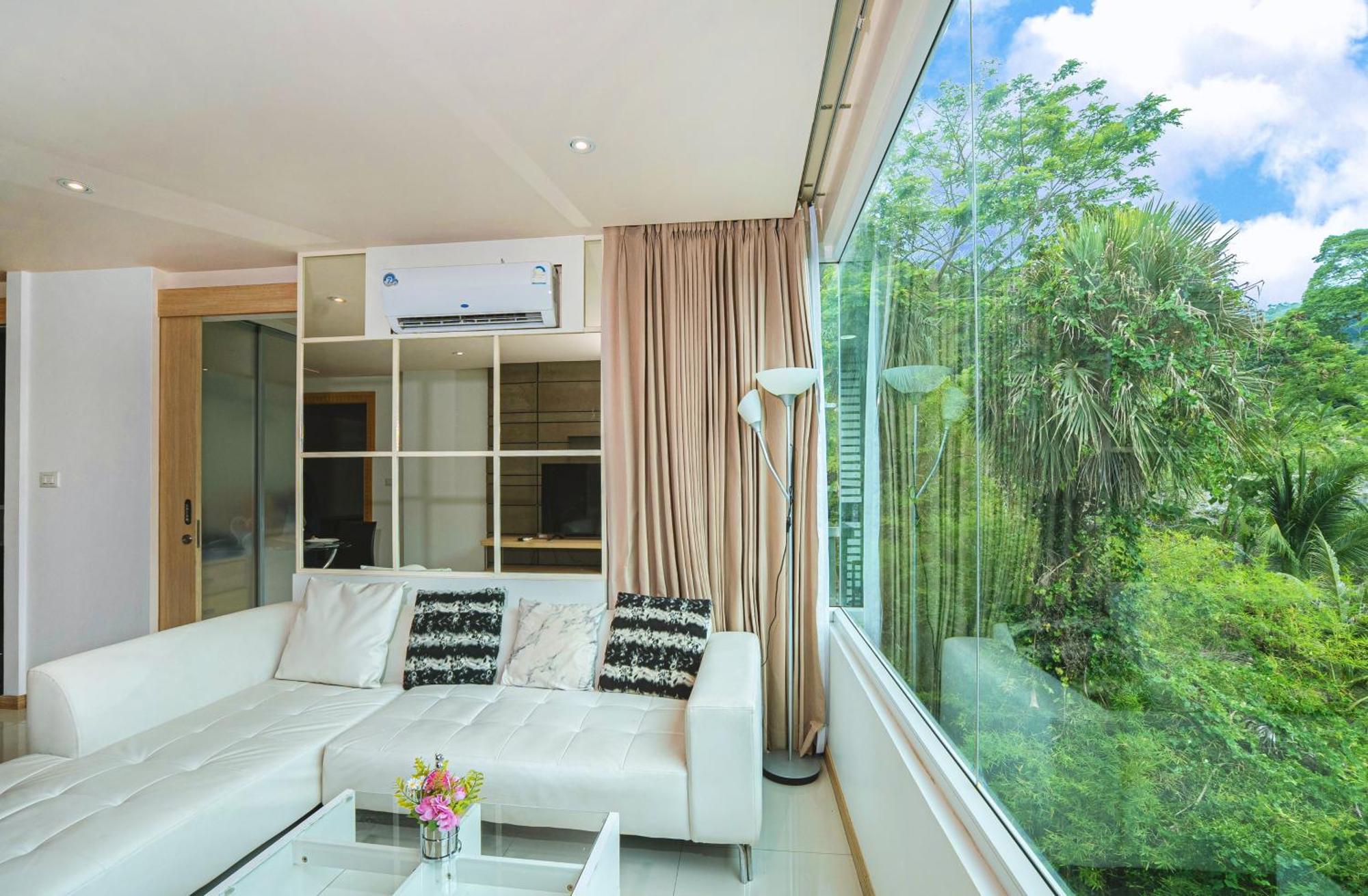 A New Experience Of Private Vacation And Work In Apartment Patong