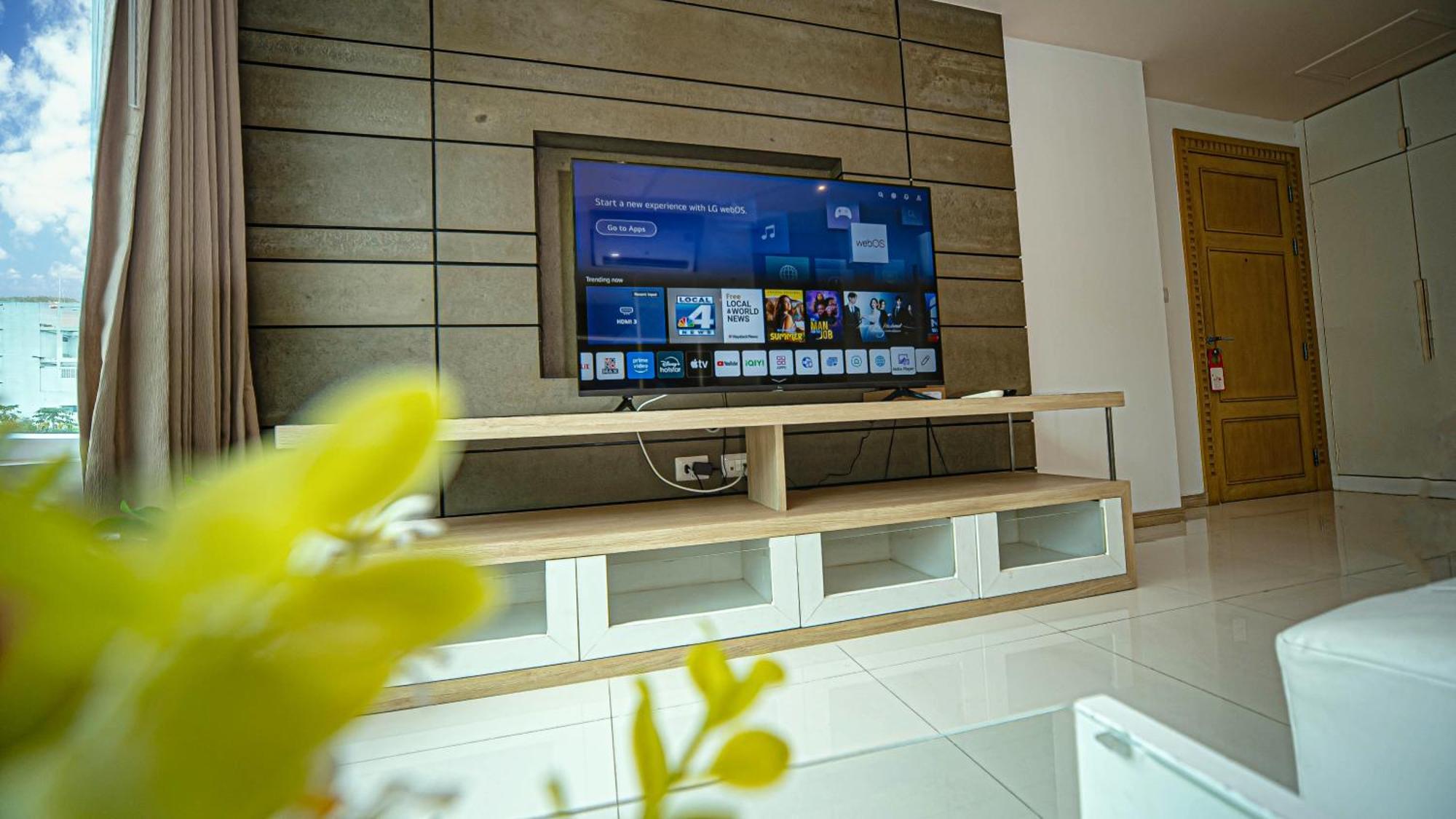 A New Experience Of Private Vacation And Work In Apartment