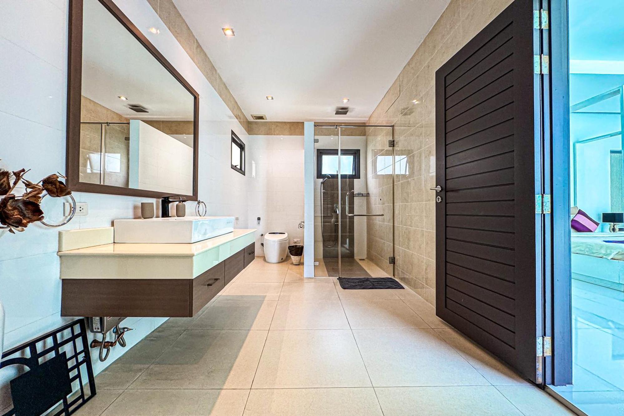 Villa Exclusive Tropical Living! Elegant 4br Destiny With Salt Pool Ban Saiyuan