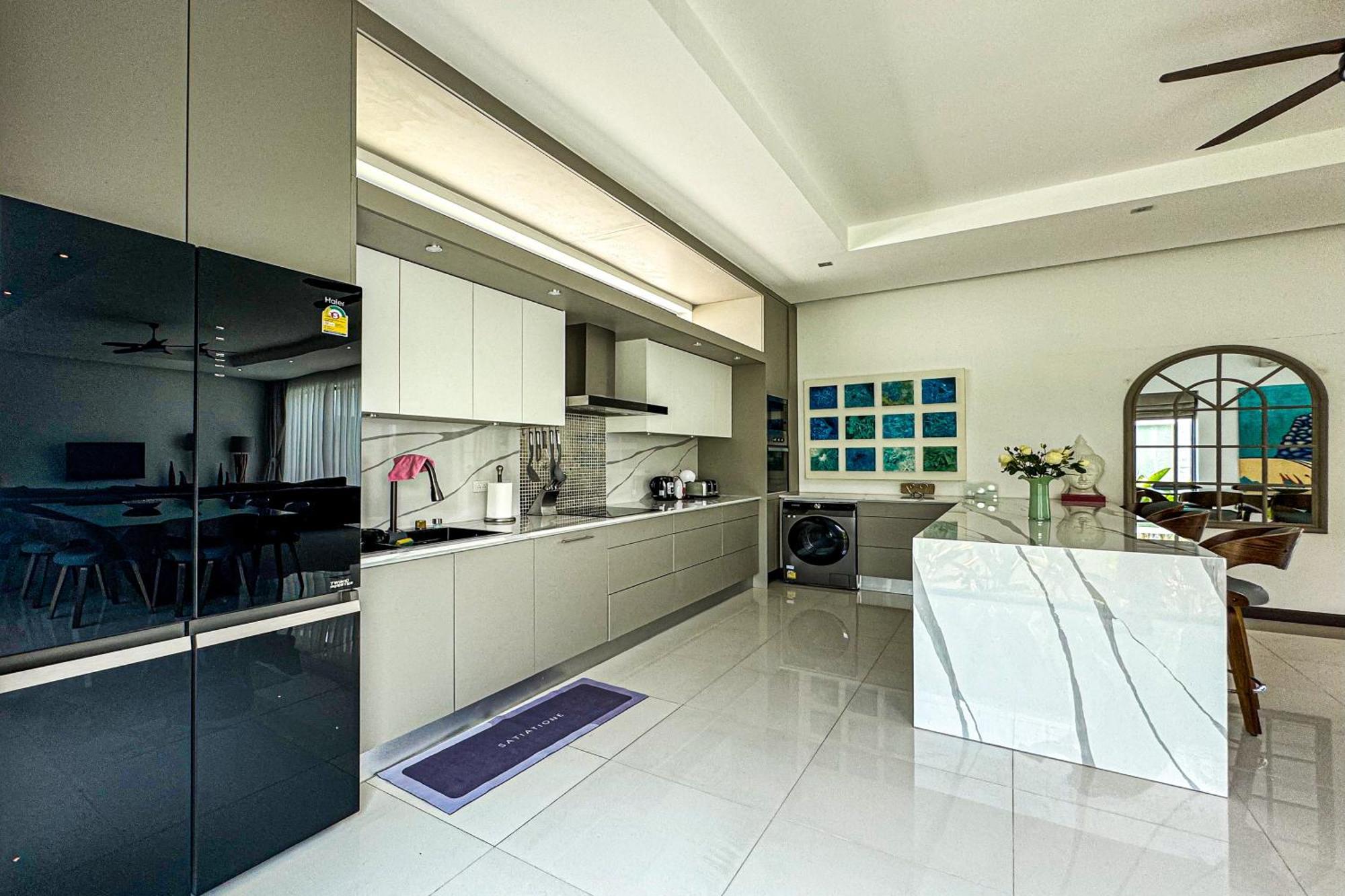 Exclusive Tropical Living! Elegant 4br Destiny With Salt Pool *