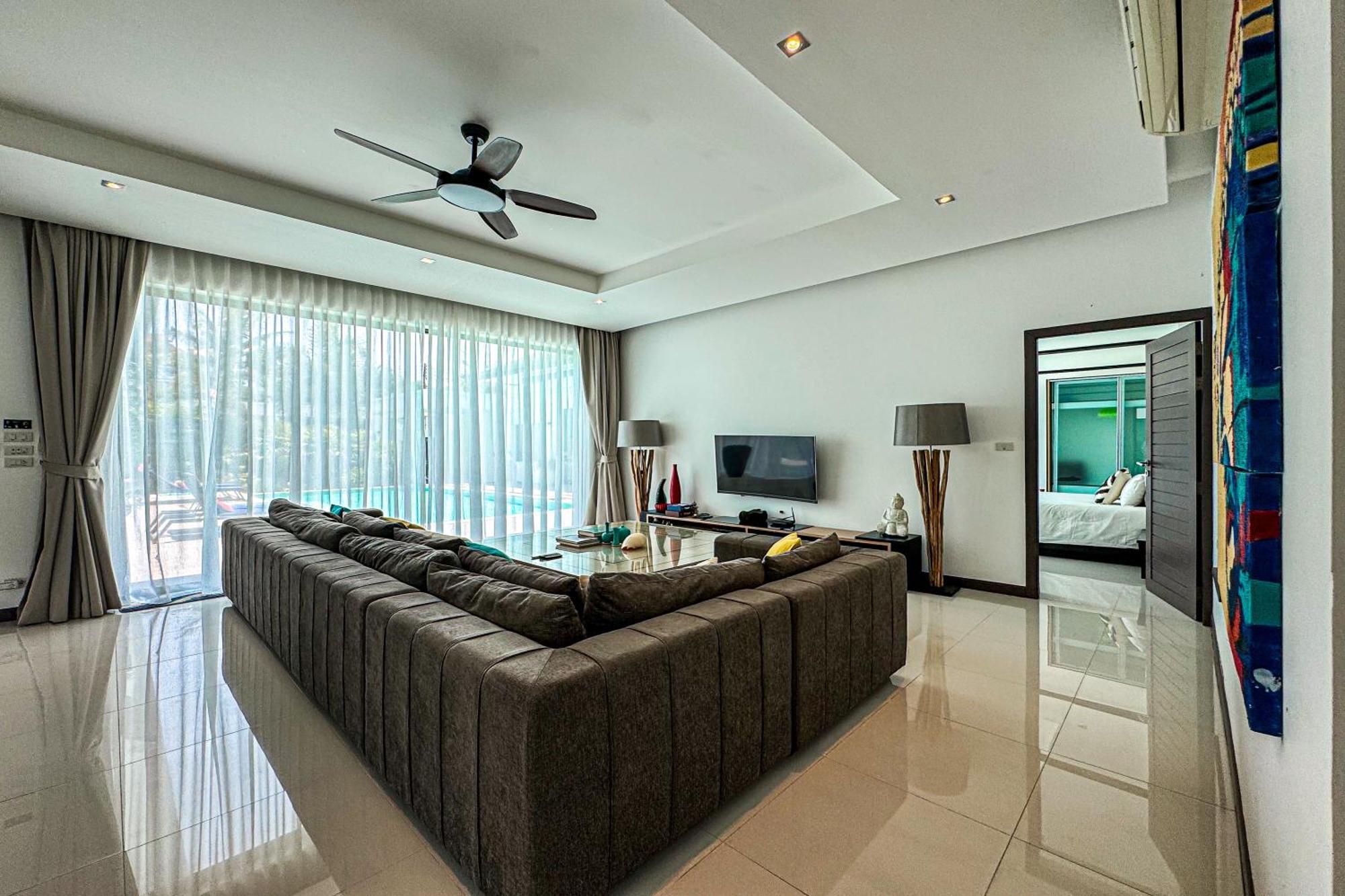 Exclusive Tropical Living! Elegant 4br Destiny With Salt Pool