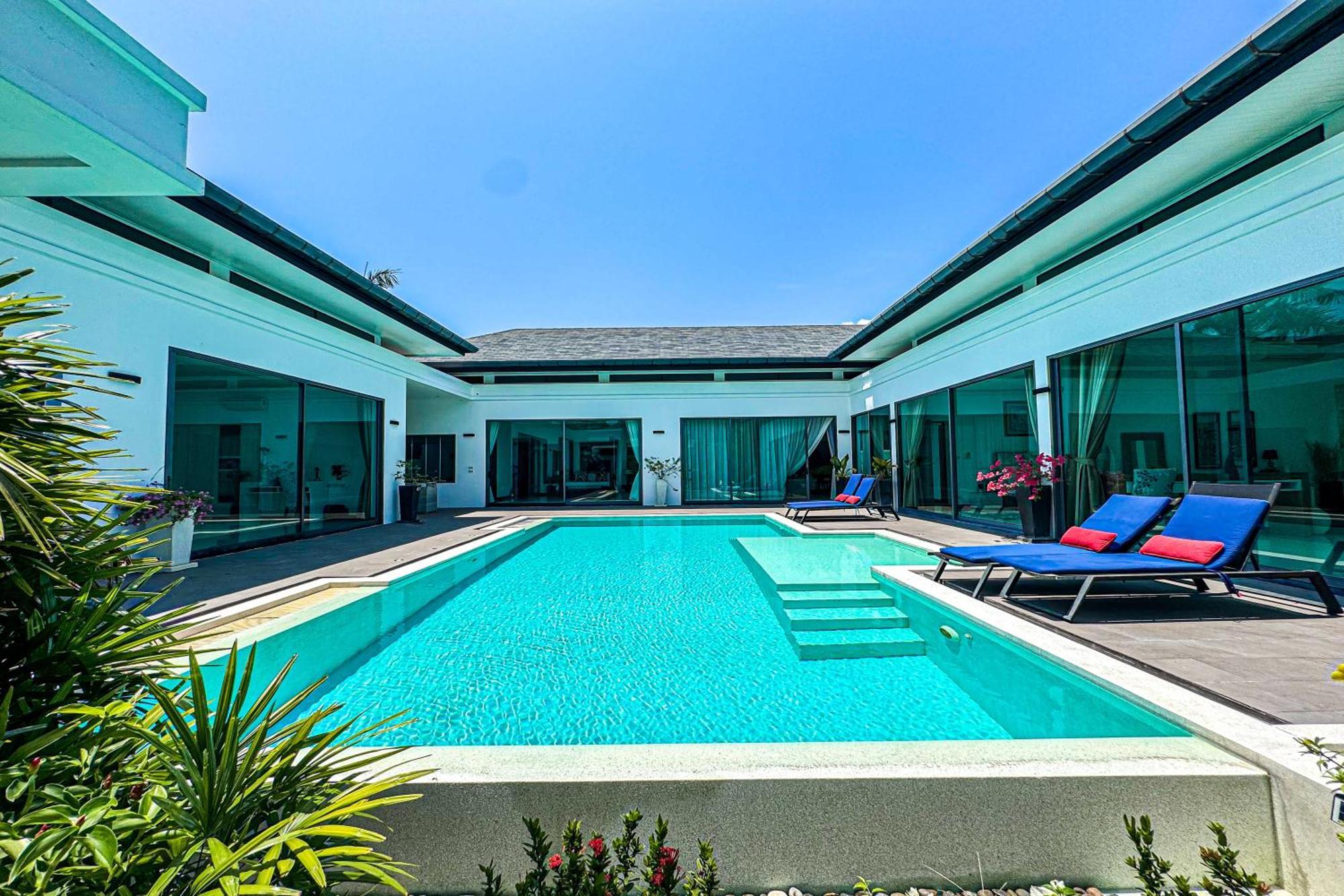 Exclusive Tropical Living! Elegant 4br Destiny With Salt Pool