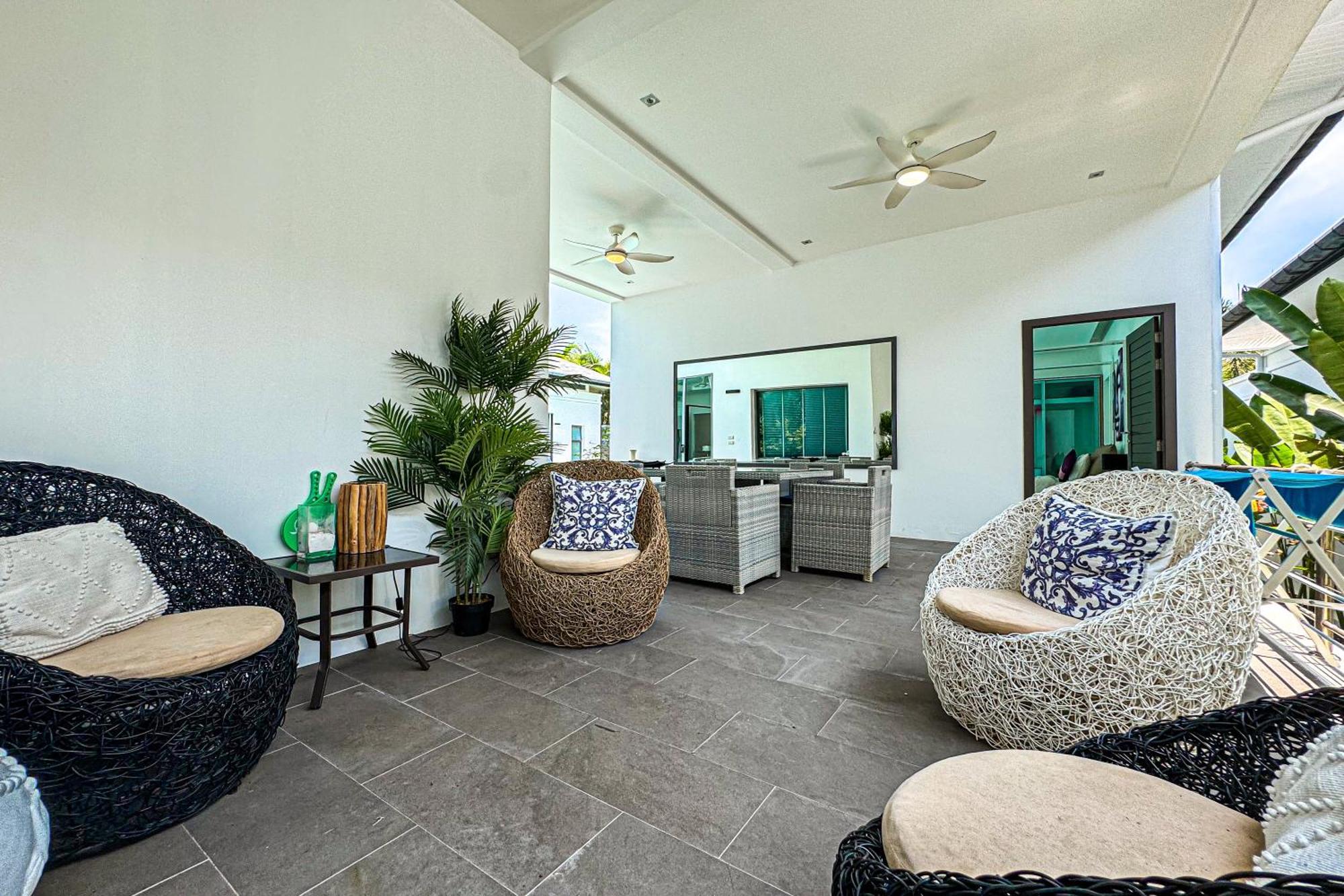 Exclusive Tropical Living! Elegant 4br Destiny With Salt Pool *