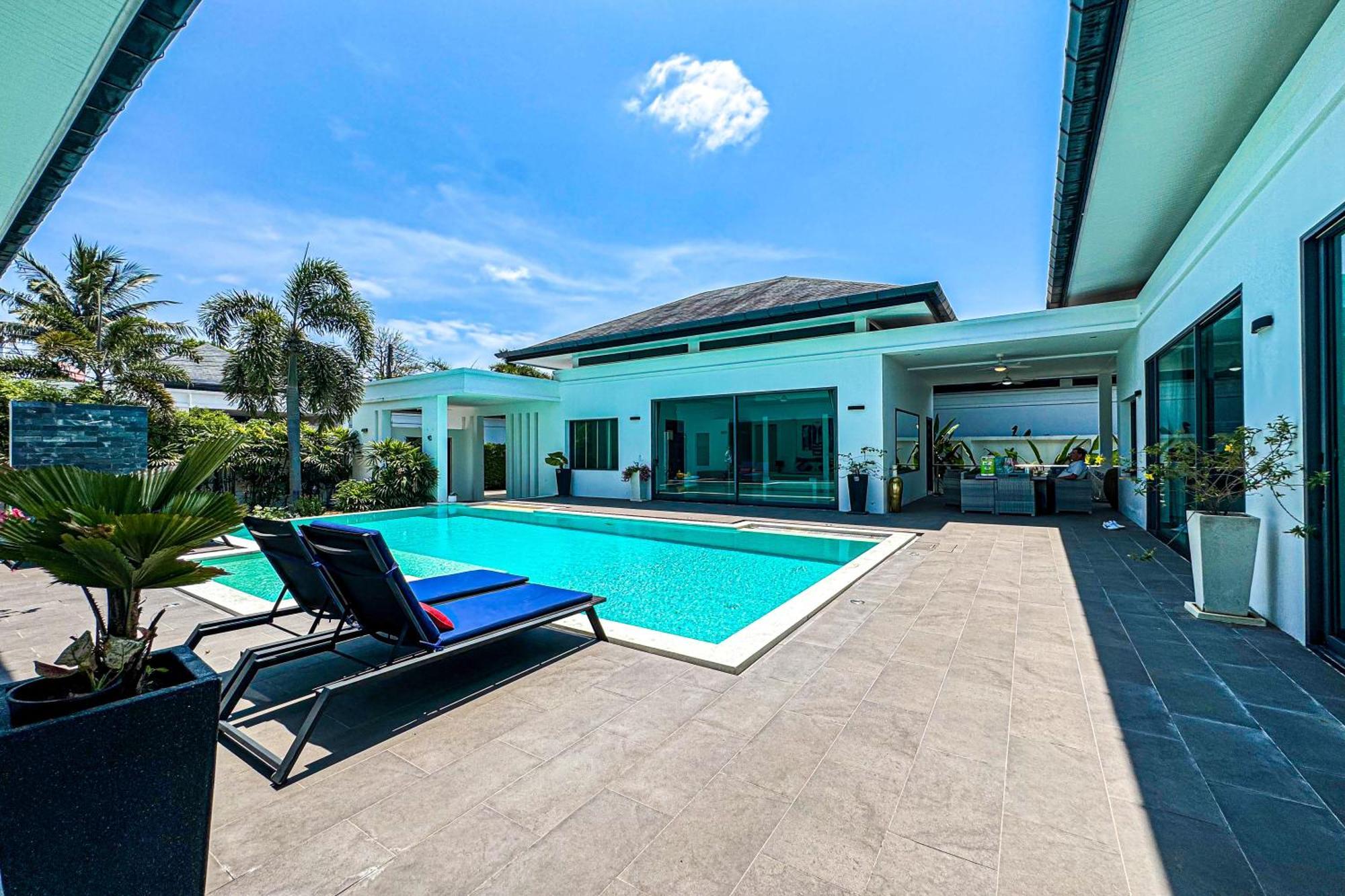Exclusive Tropical Living! Elegant 4br Destiny With Salt Pool