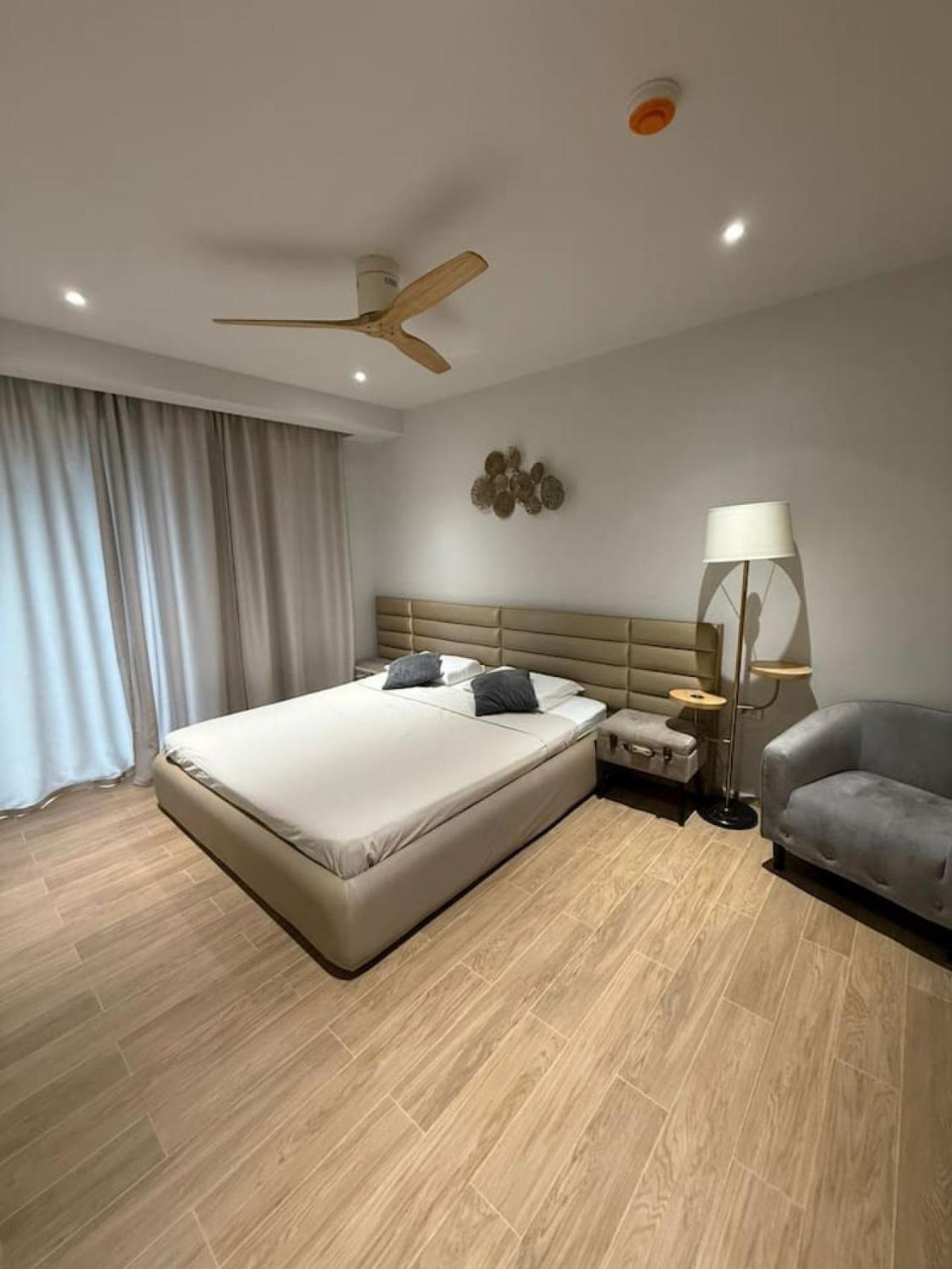 New Beachfront Bangtao Apartment *