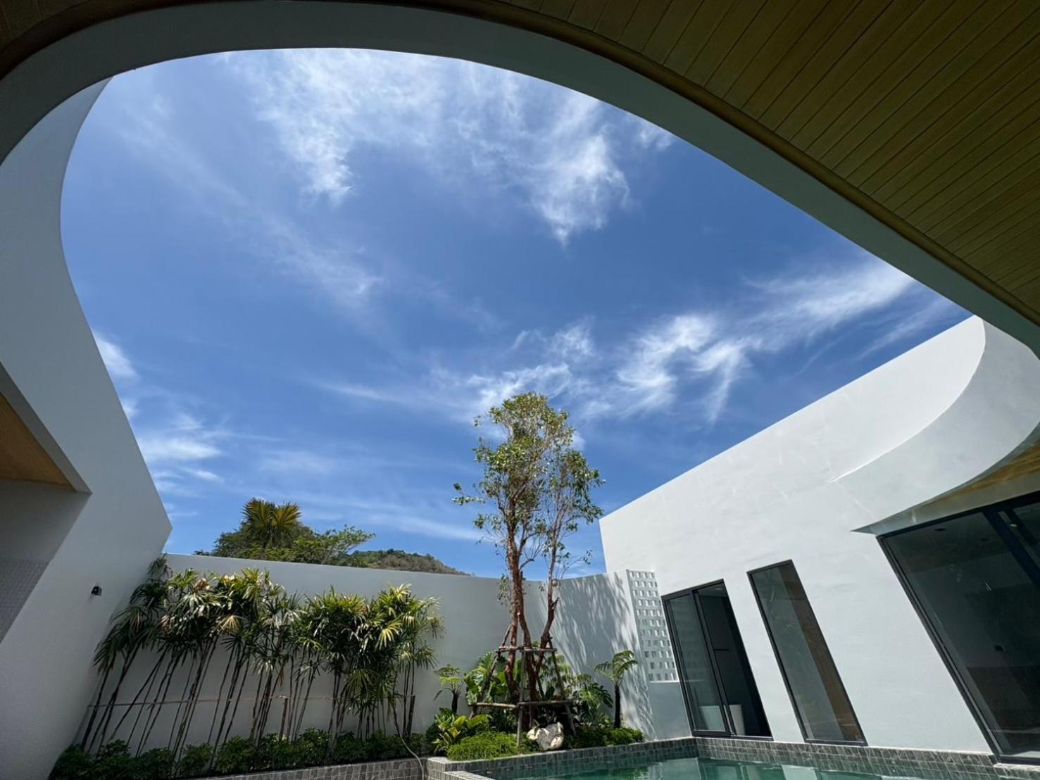 Mandla Collection, White Anda Naiharn Villa