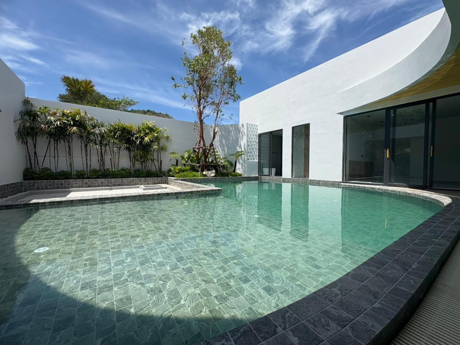 Mandla Villas Collection, White Anda Naiharn Rawai