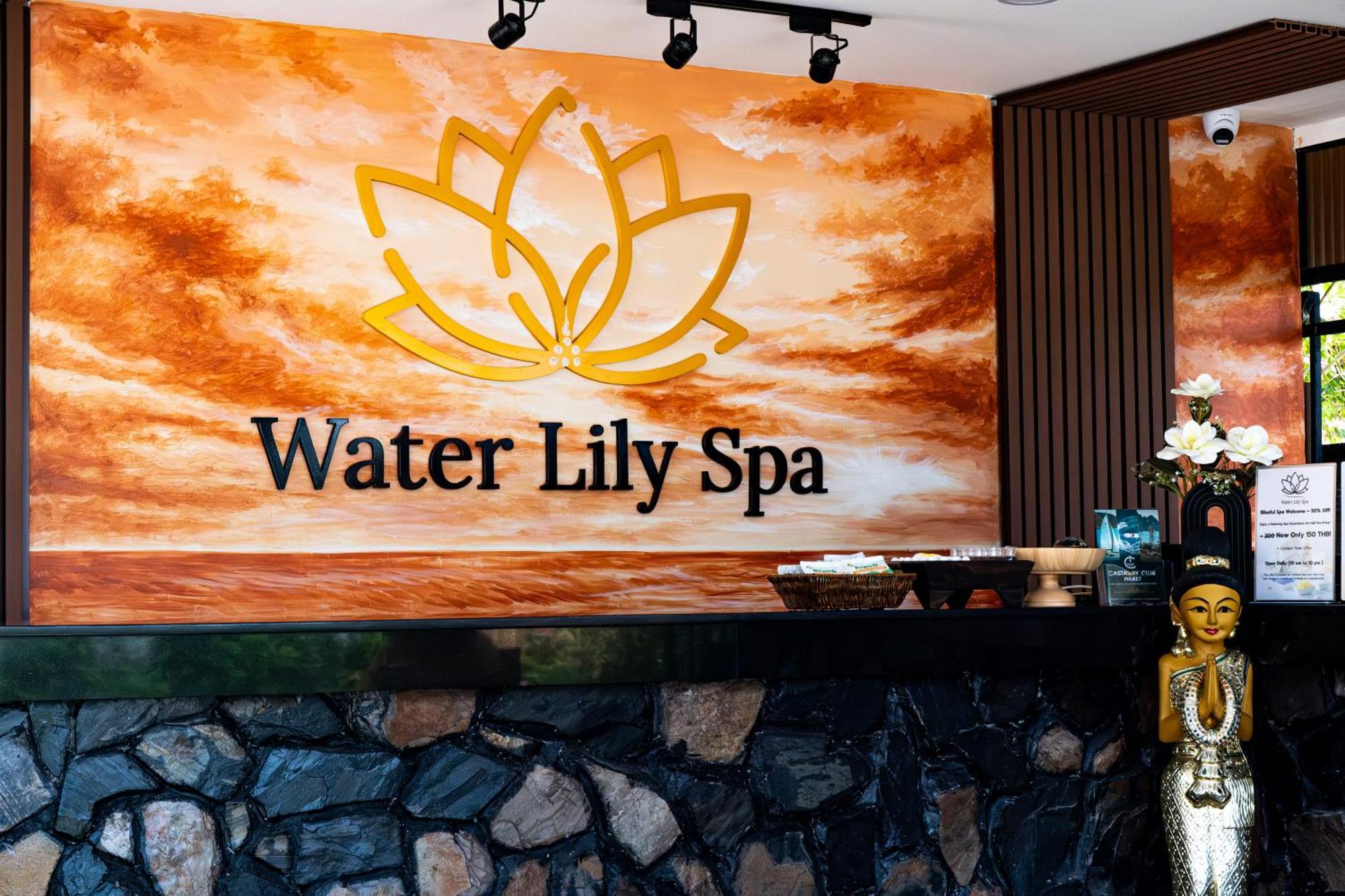 Apartment Water Lily By